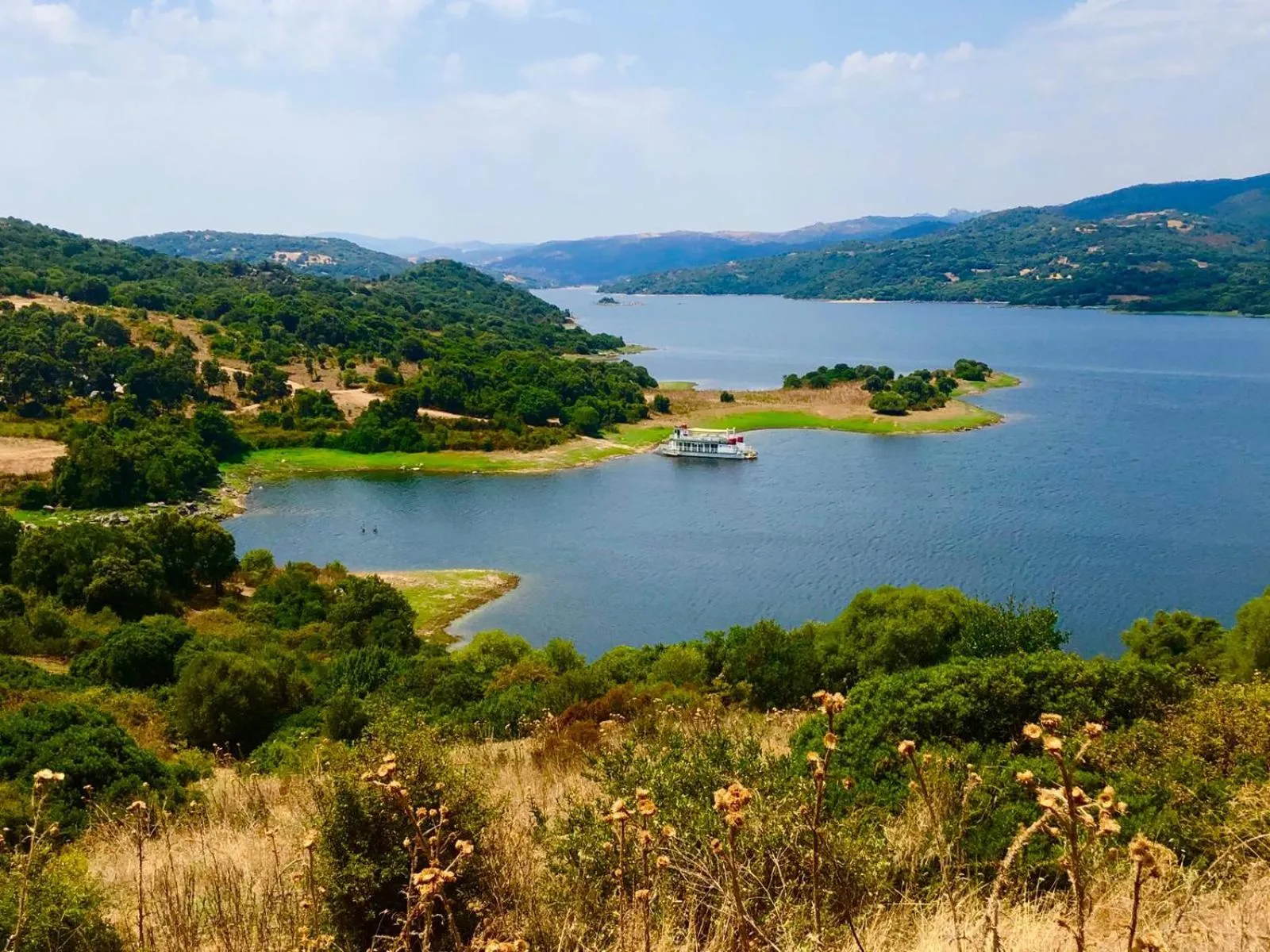 Lake view in Hotel Valkarana Country Relais