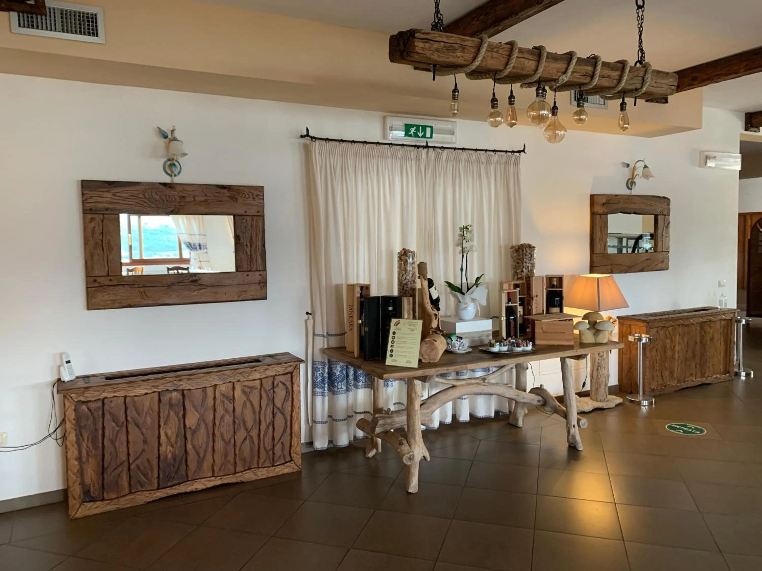 Restaurant/places to eat in Hotel Valkarana Country Relais