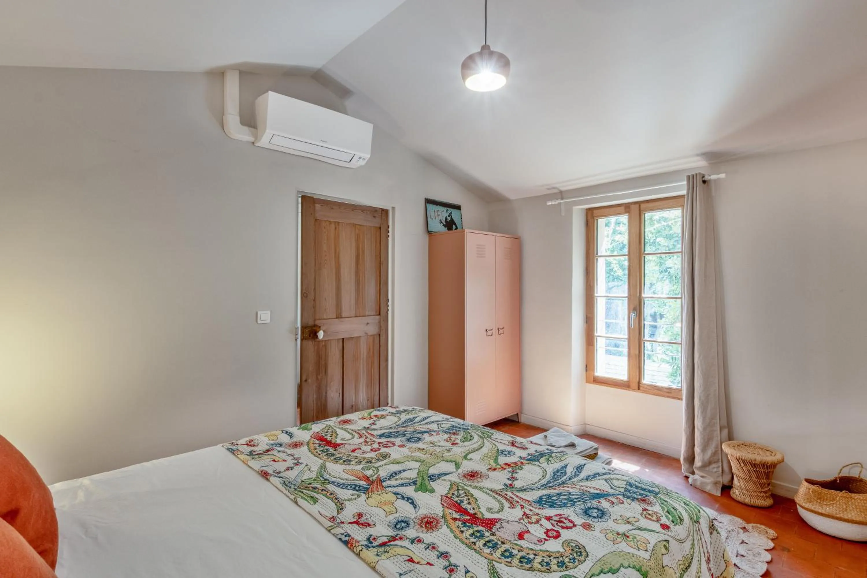 Bedroom, Bed in Maison Sumiane - Maison d hotes et locations avec piscine