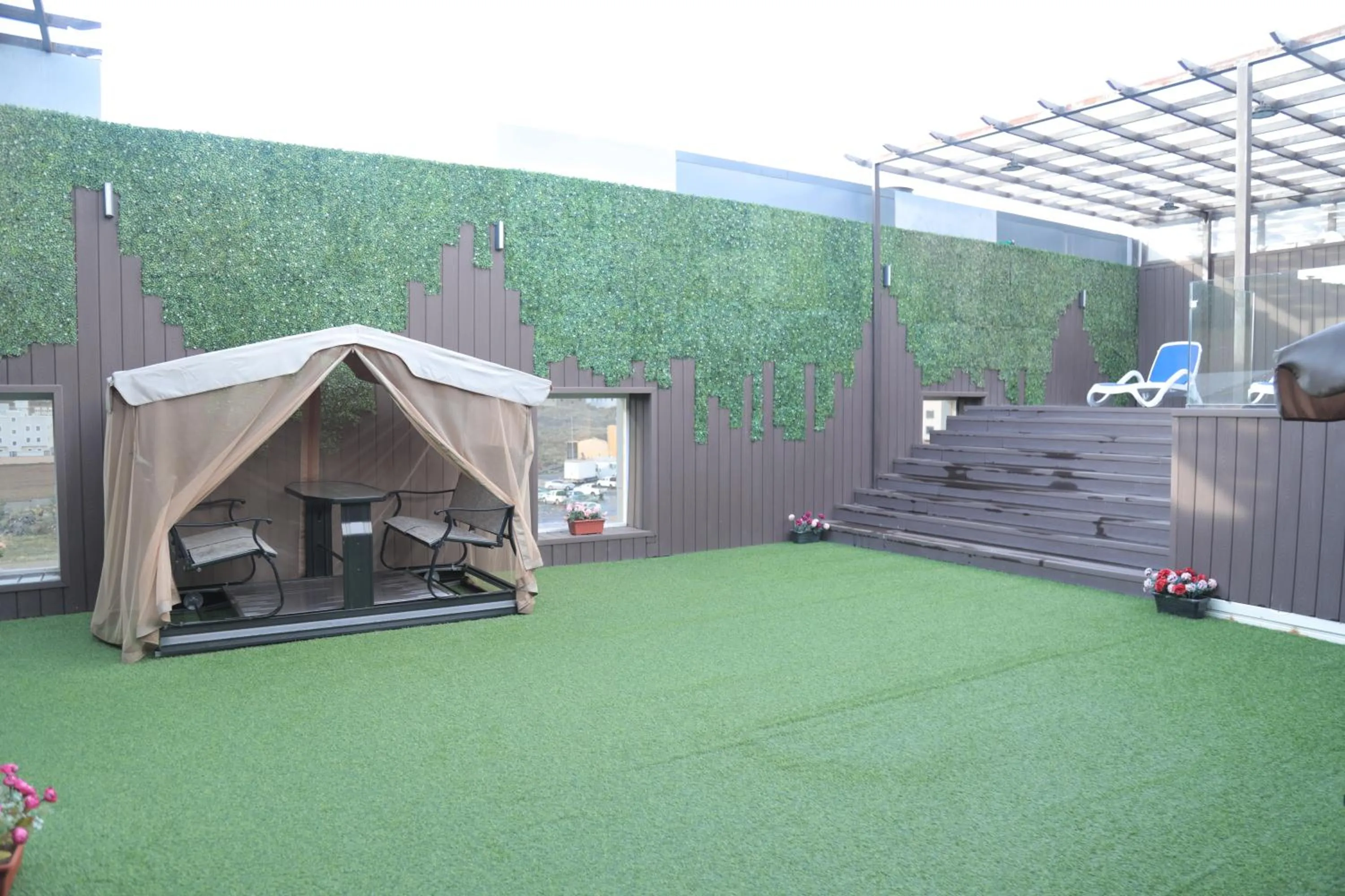 Garden in Relax Palace Hotel Apartments