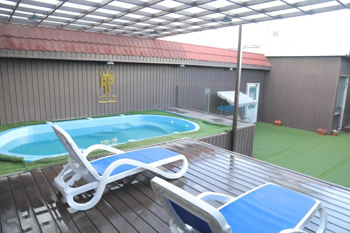 Swimming pool in Relax Palace Hotel Apartments