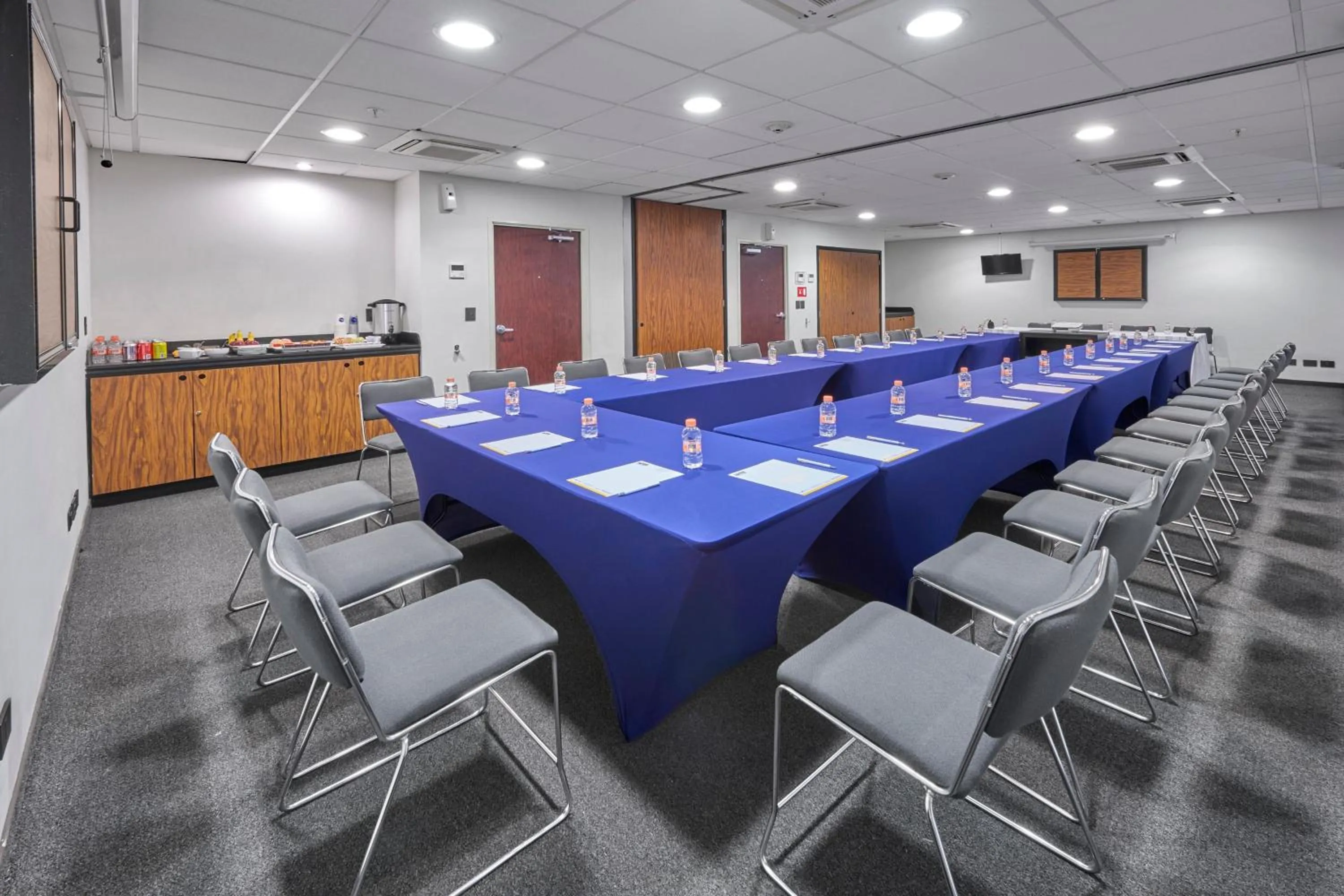 Meeting/conference room in City Express Junior by Marriott Puebla FINSA