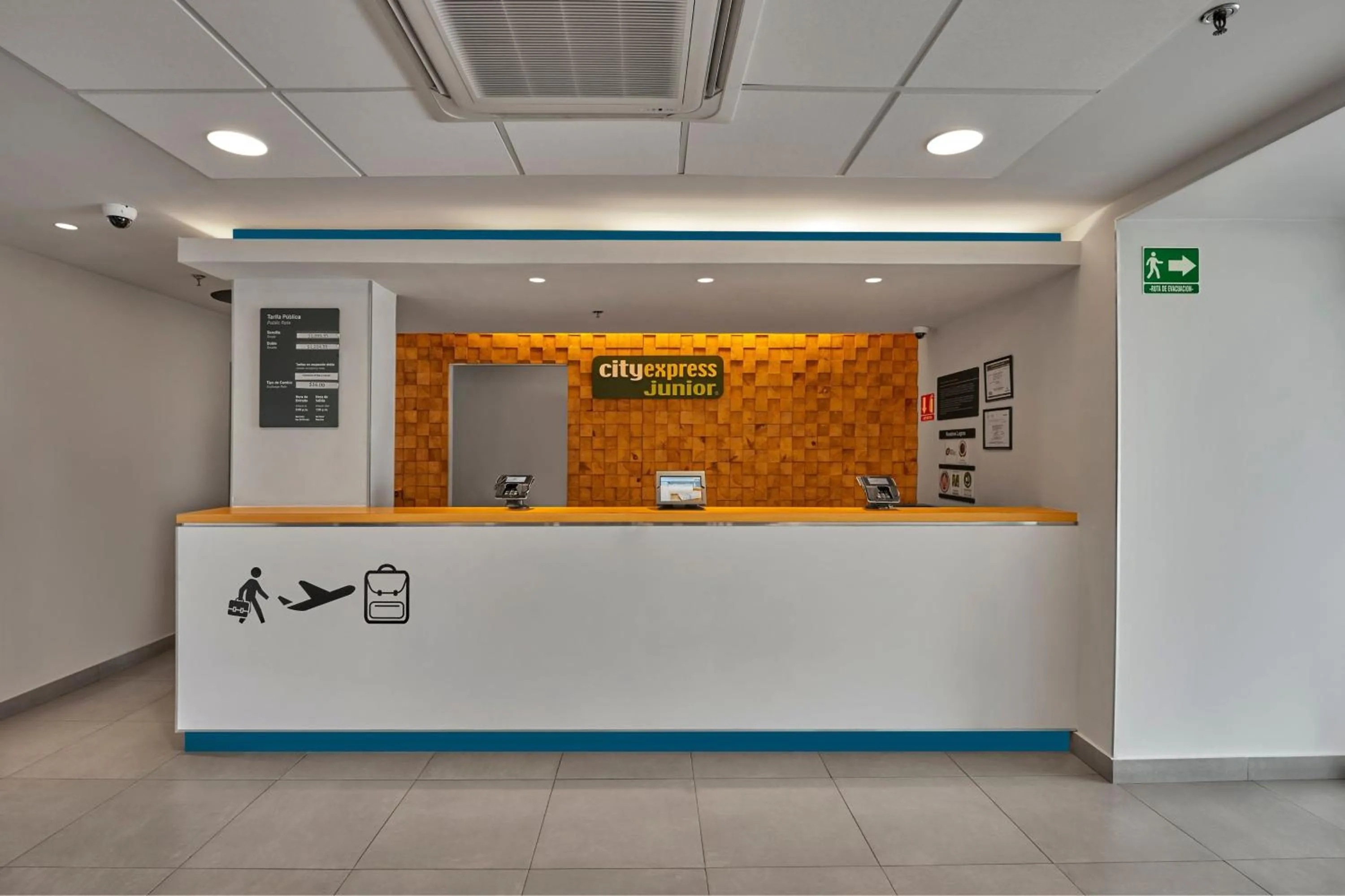 Lobby or reception in City Express Junior by Marriott Ciudad del Carmen