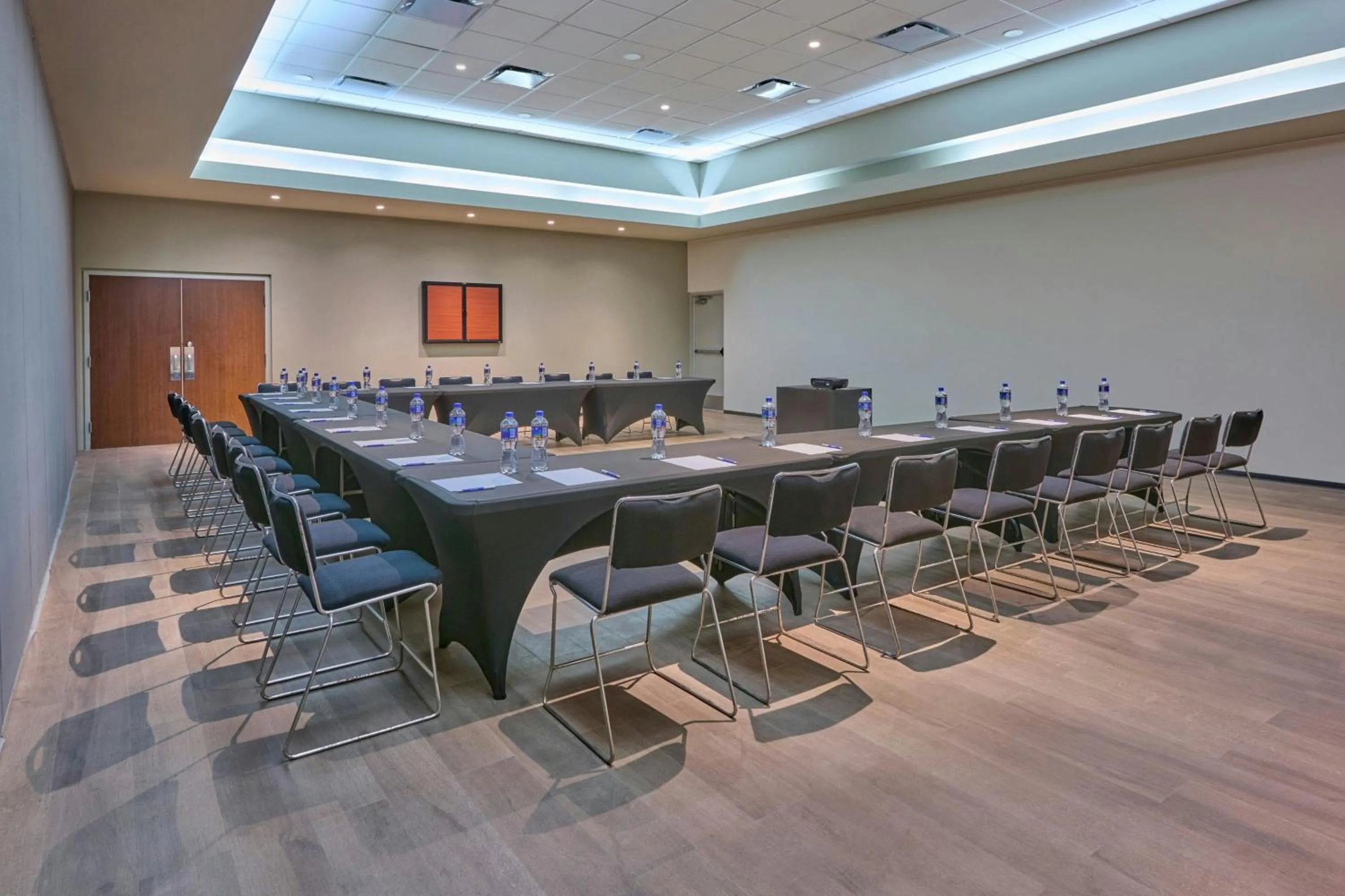 Meeting/conference room in City Express by Marriott La Paz