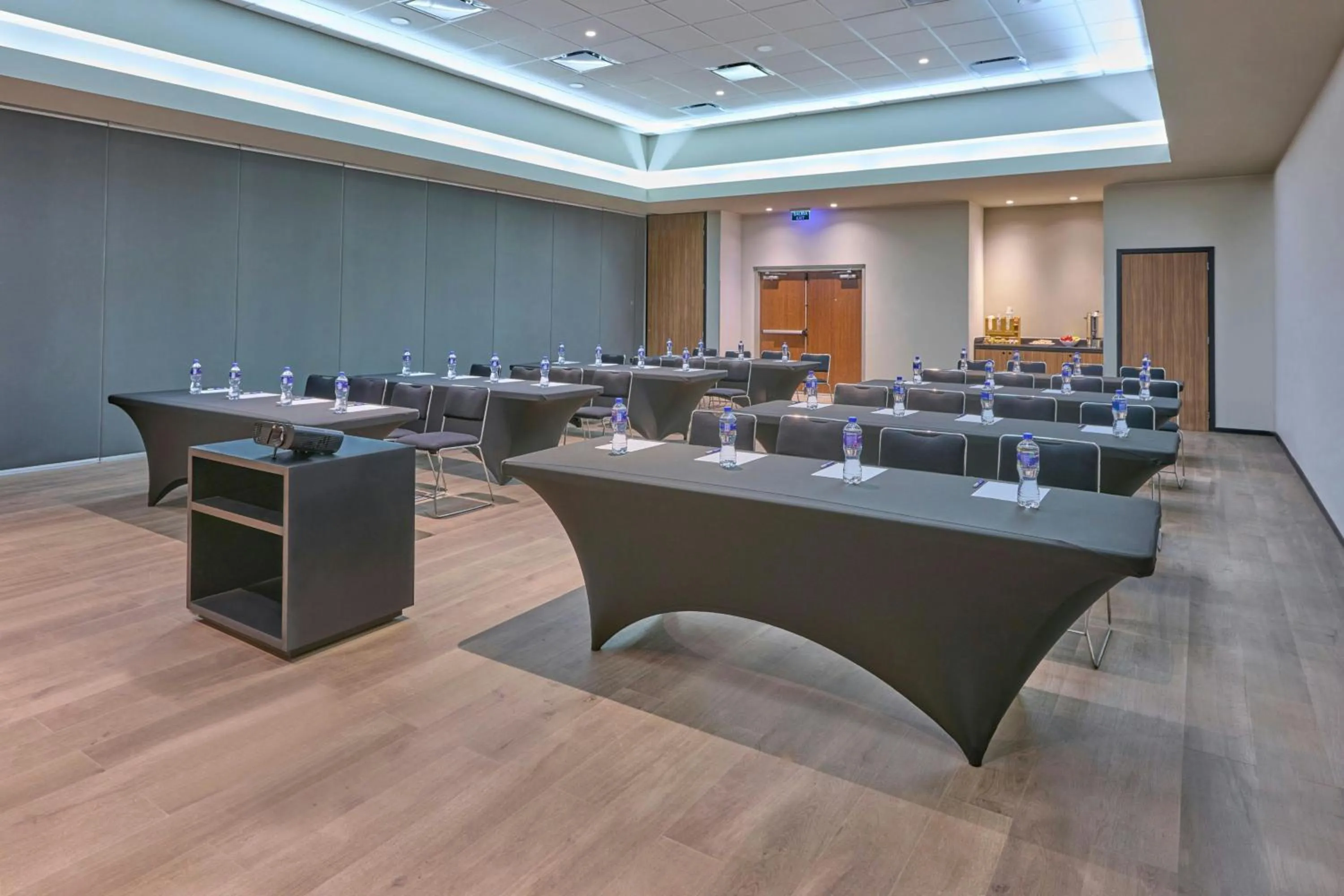Meeting/conference room in City Express by Marriott La Paz