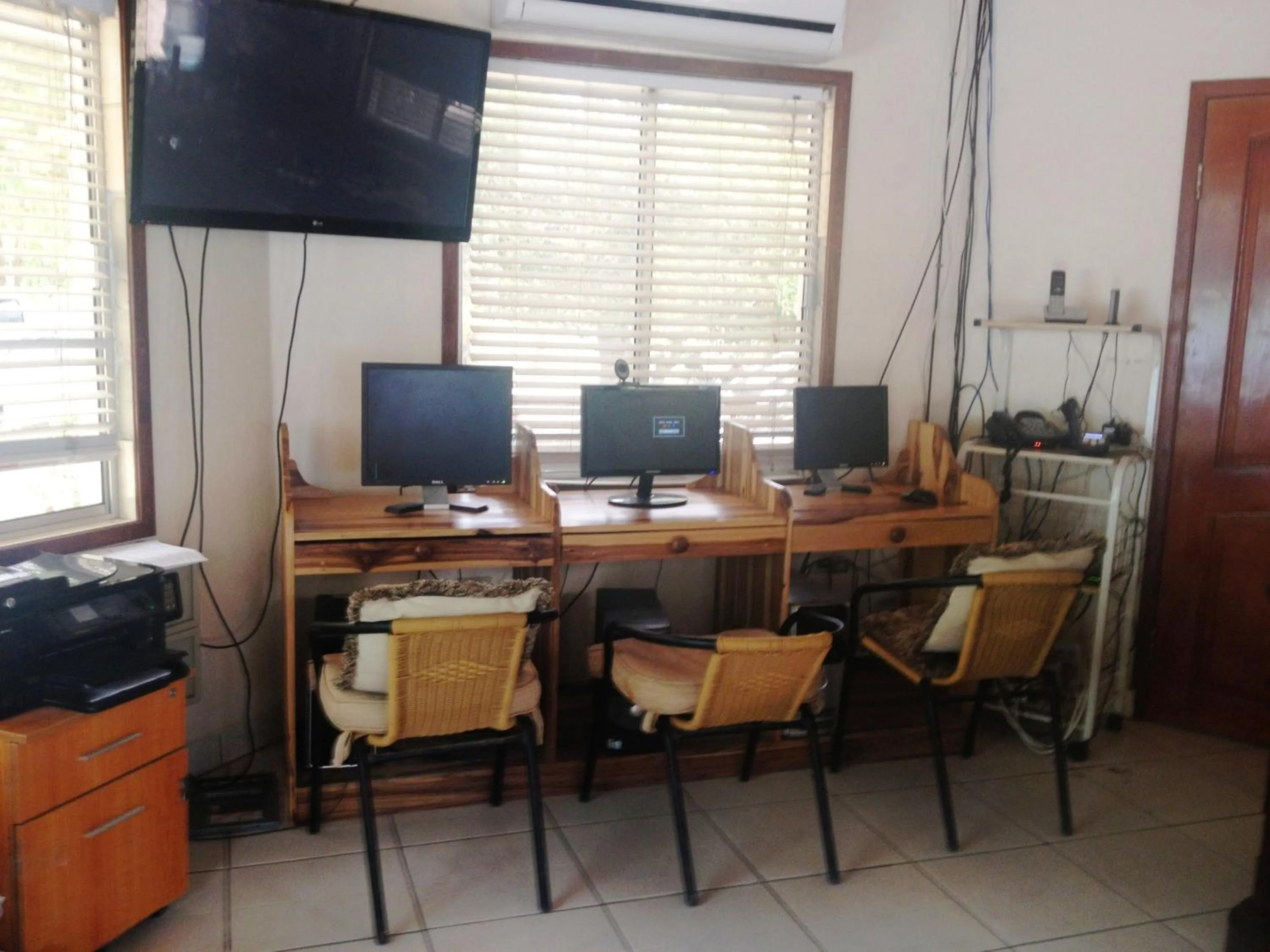 Business facilities in Fosters West Bay Resort