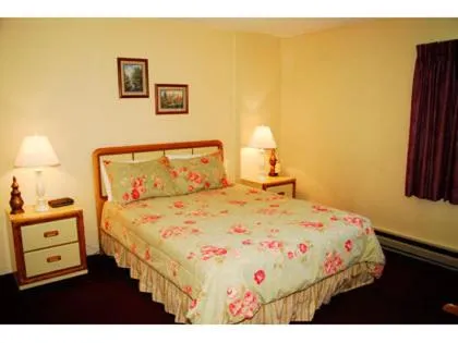 Bed in Silver Creek Lodge