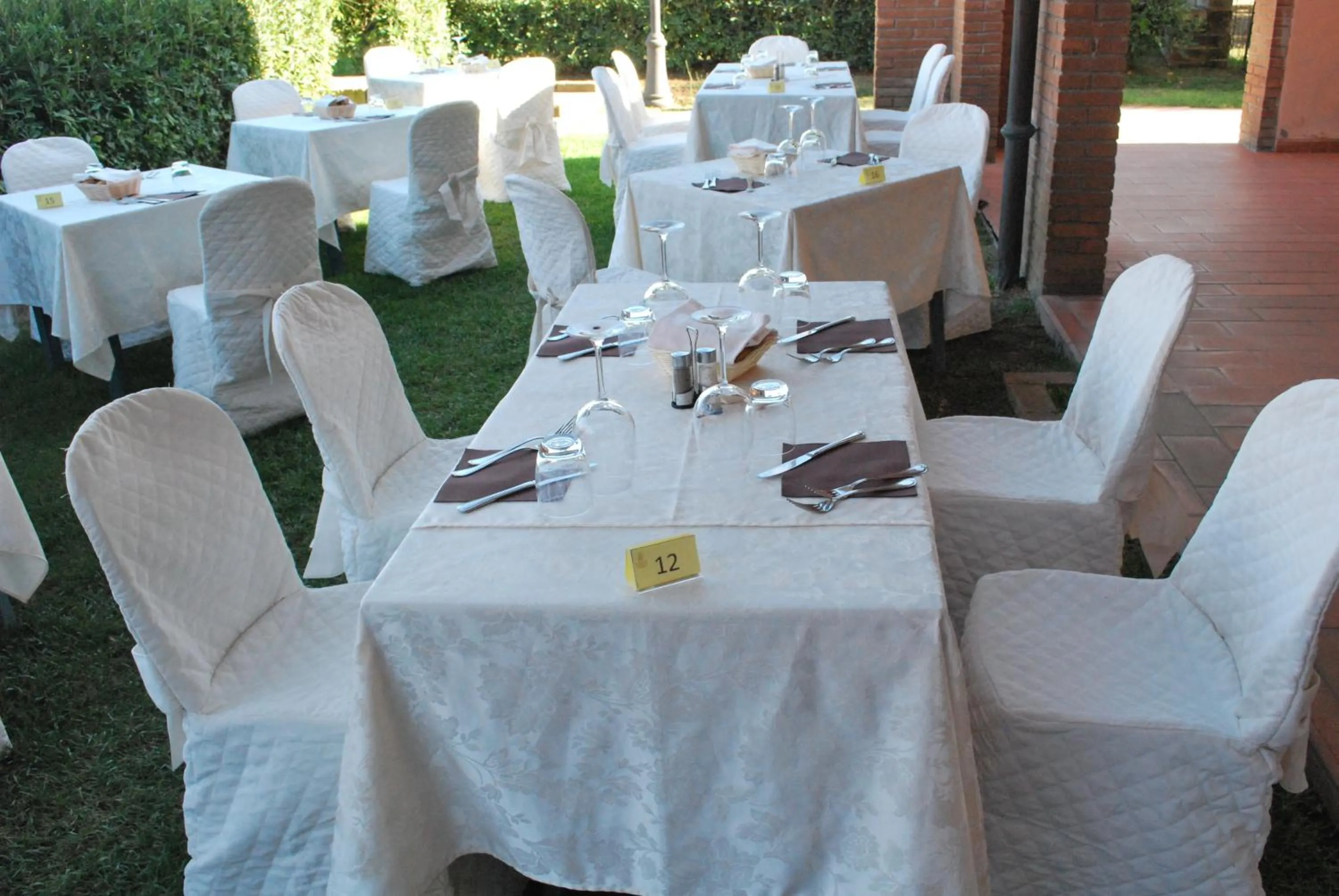 Food and drinks in Hotel Borgo degli Olivi