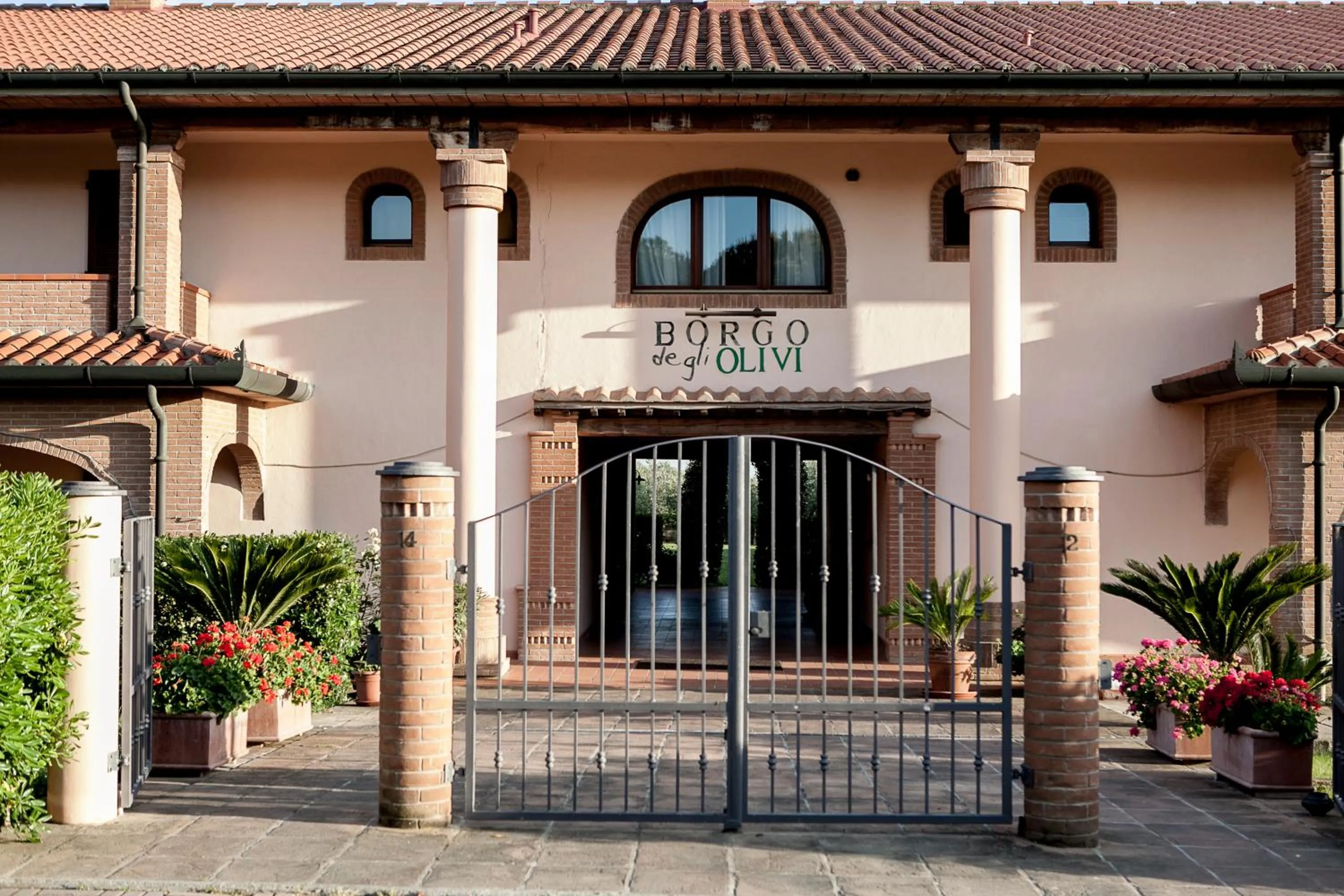 Facade/entrance in Hotel Borgo degli Olivi
