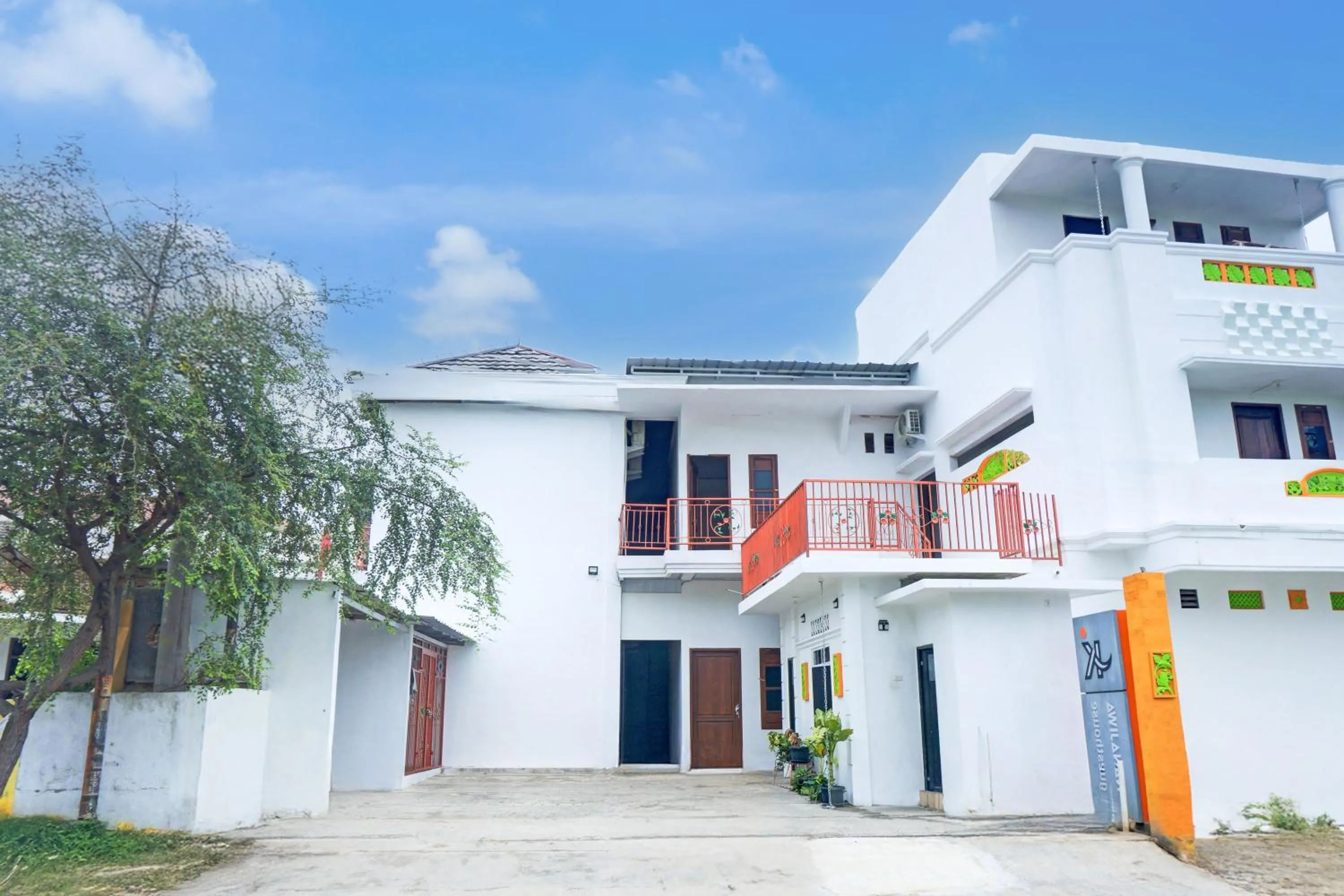 Facade/entrance in Hotel O Teluk Betung Near Water Park Lembah Hijau Formerly Kanajiwa Guesthouse 1