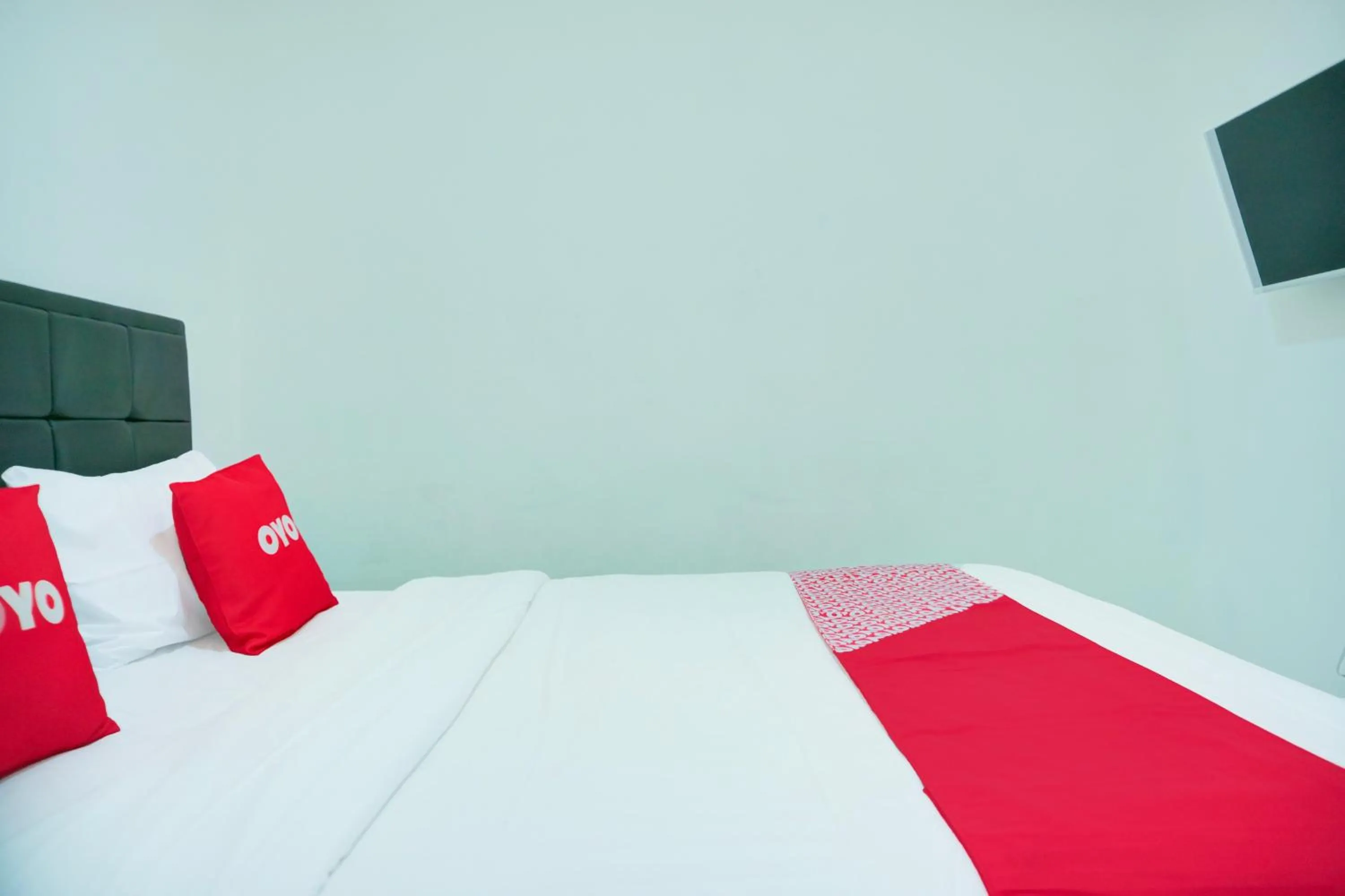 Bedroom, Bed in Hotel O Teluk Betung Near Water Park Lembah Hijau Formerly Kanajiwa Guesthouse 1