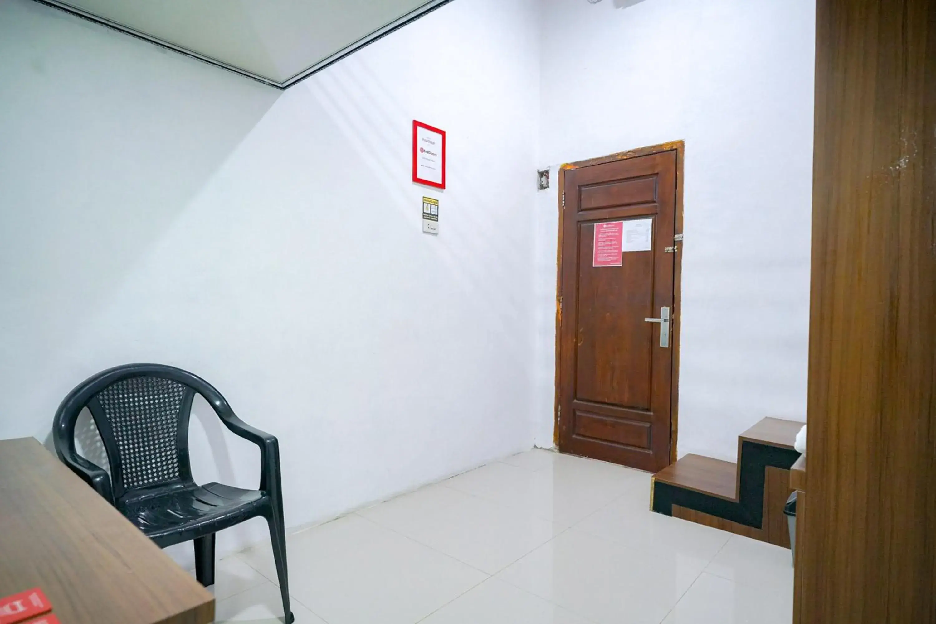 Double Room in RedDoorz at Jalan Basuki Rahmat Lampung Double Room in RedDoorz at Jalan Basuki Rahmat Lampung