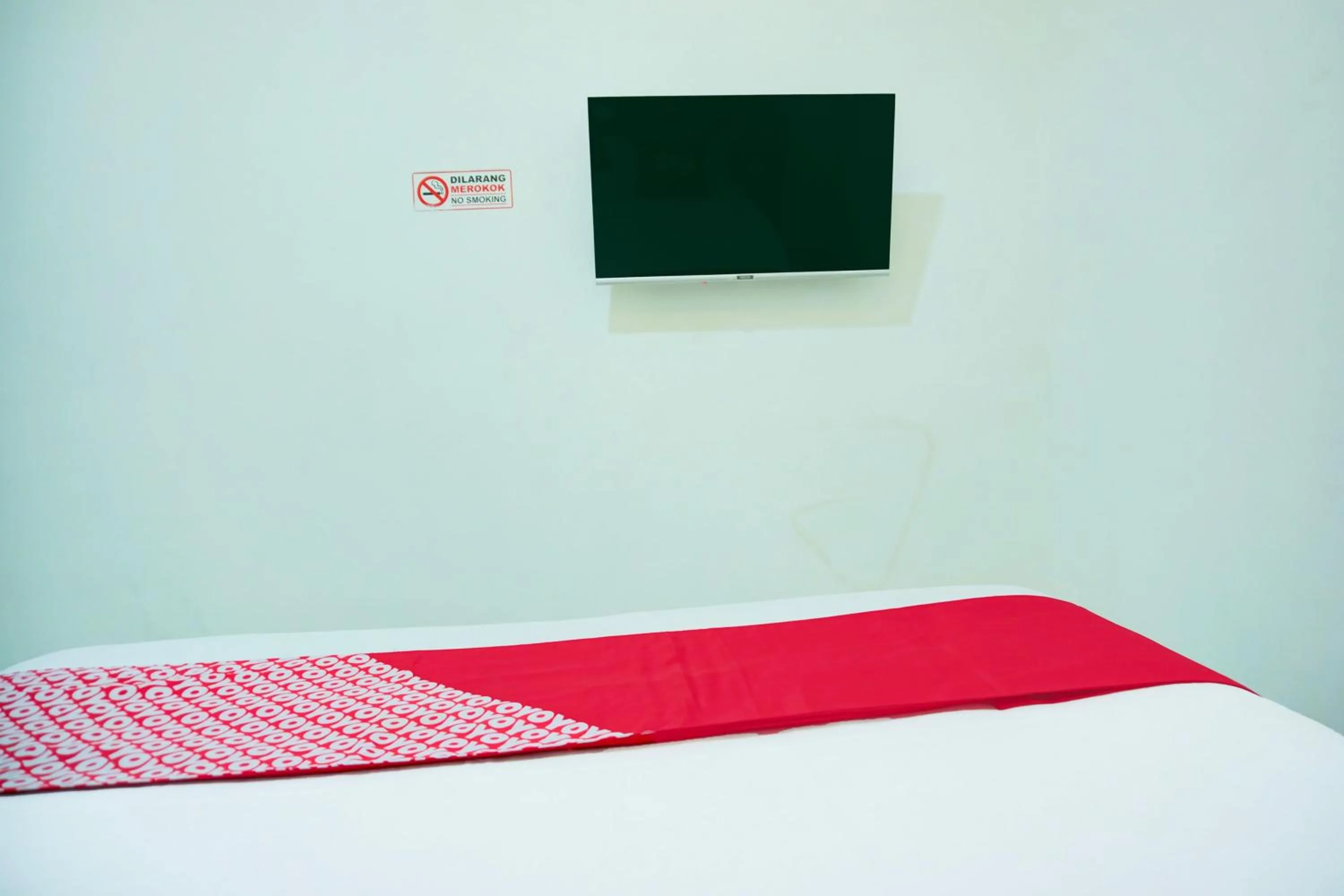 Bedroom, Bed in Hotel O Teluk Betung Near Water Park Lembah Hijau Formerly Kanajiwa Guesthouse 1