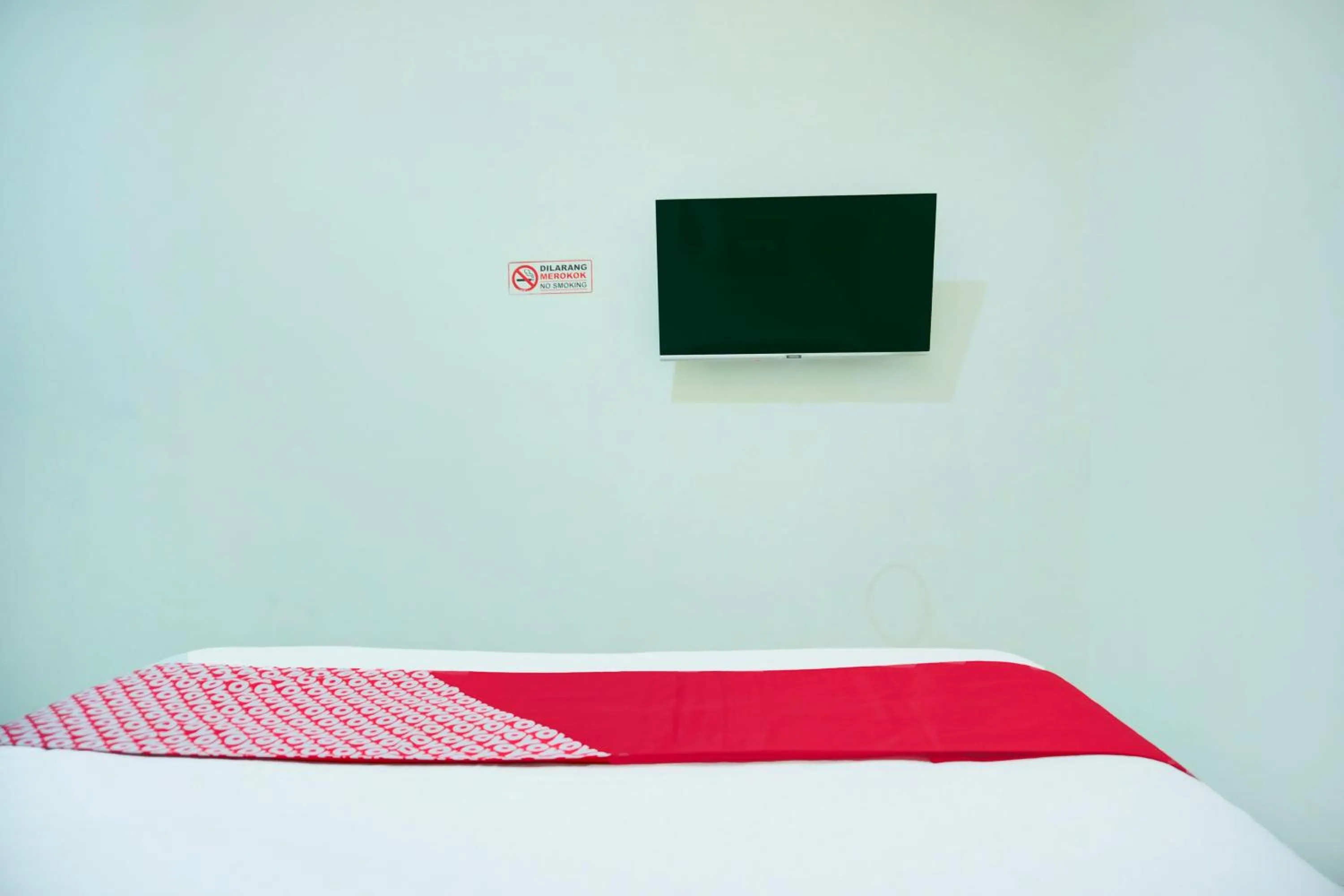 Bedroom, Bed in Hotel O Teluk Betung Near Water Park Lembah Hijau Formerly Kanajiwa Guesthouse 1