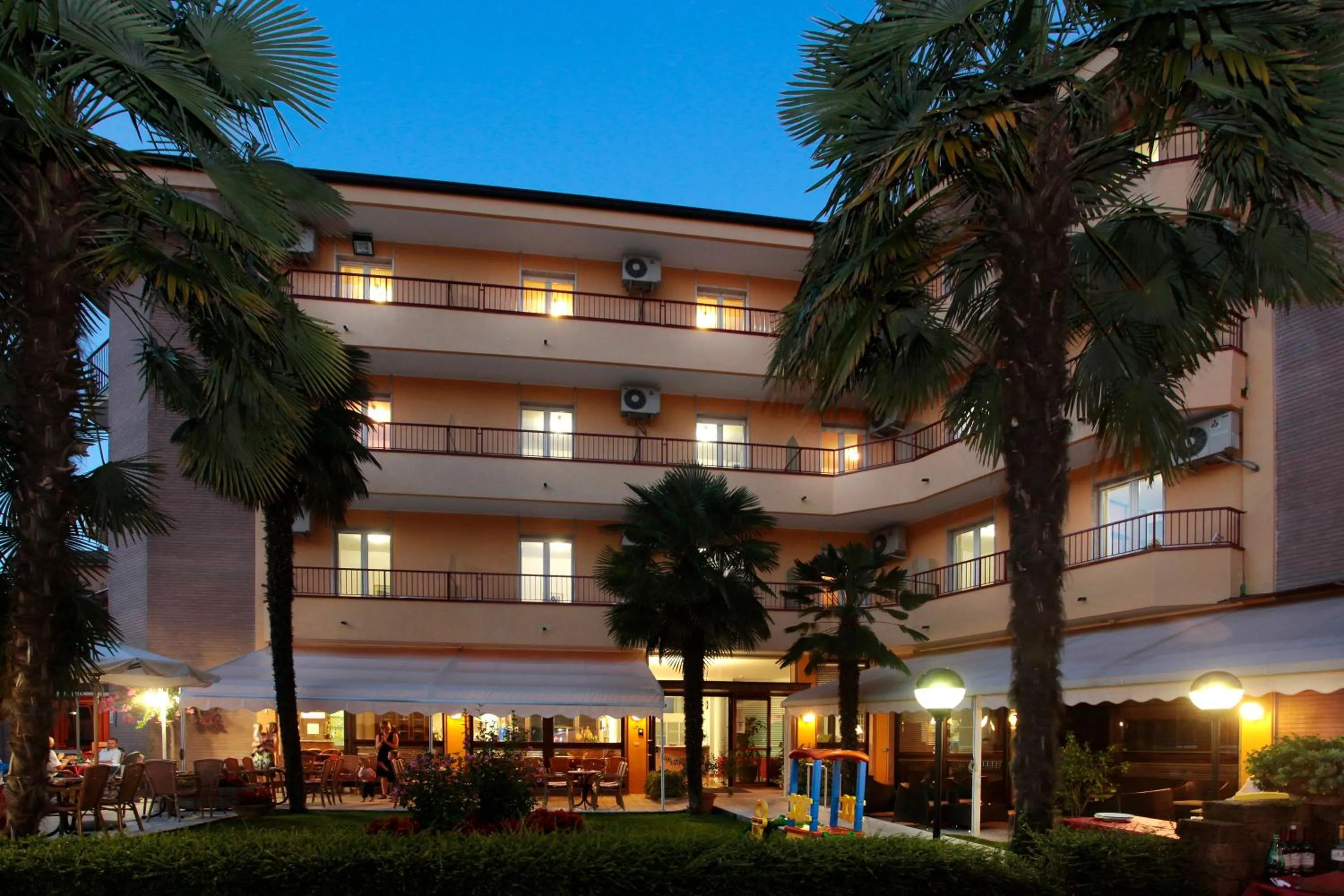 Night in Hotel Imperial ***S