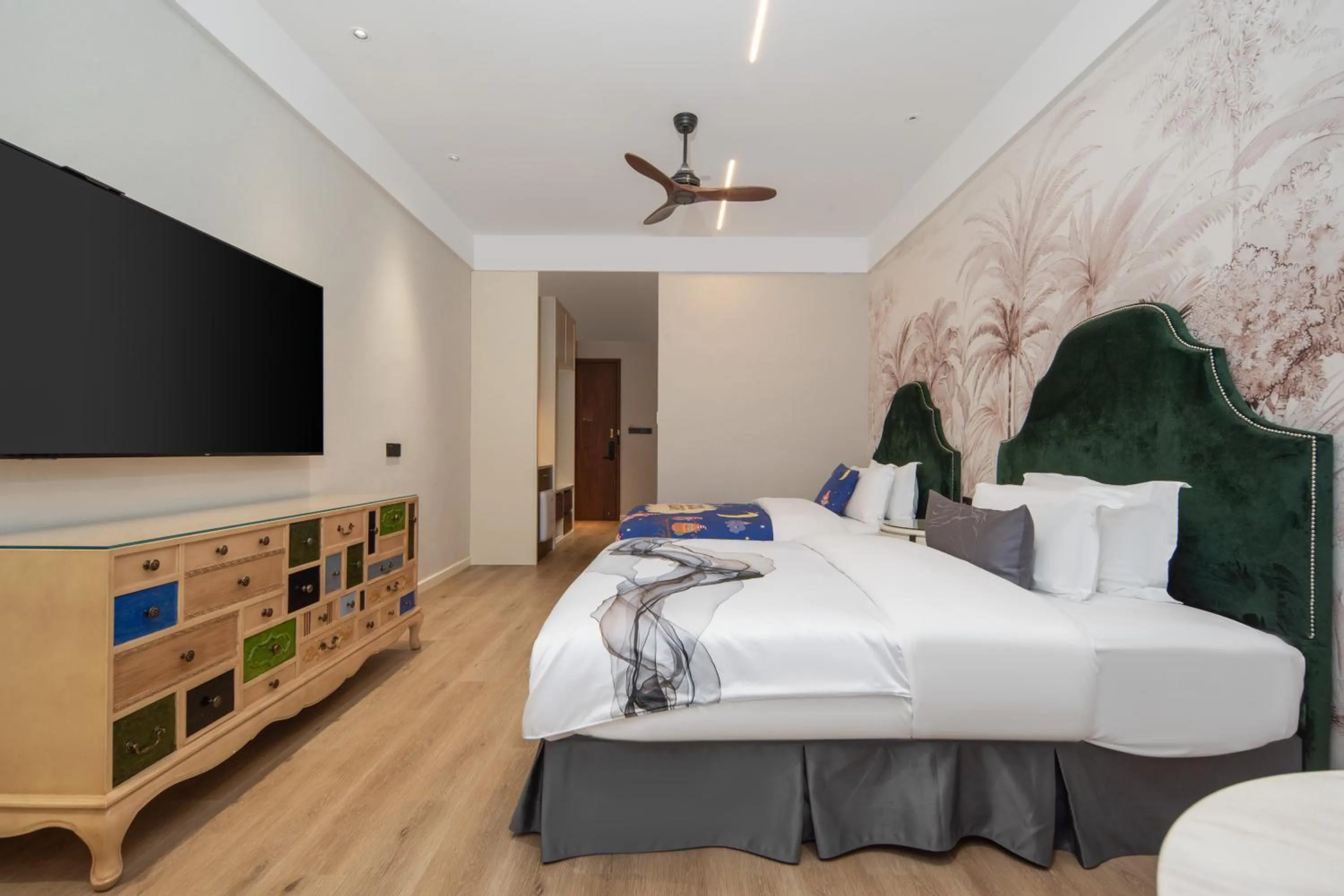 Photo of the whole room, Bed in Huama SSAW Hotel Lijiang