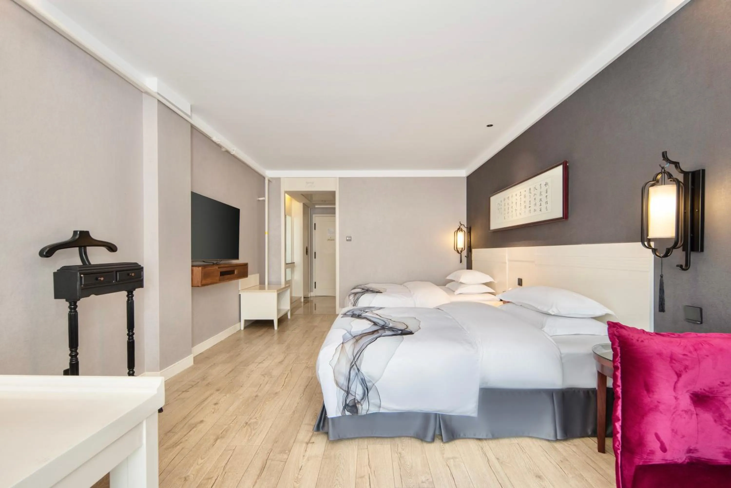 Photo of the whole room, Bed in SSAW Hotel in Lijiang Ancient Town-Offers special clothing fittings and photo sessions - Provides travel arrangements - Includes extra bed service