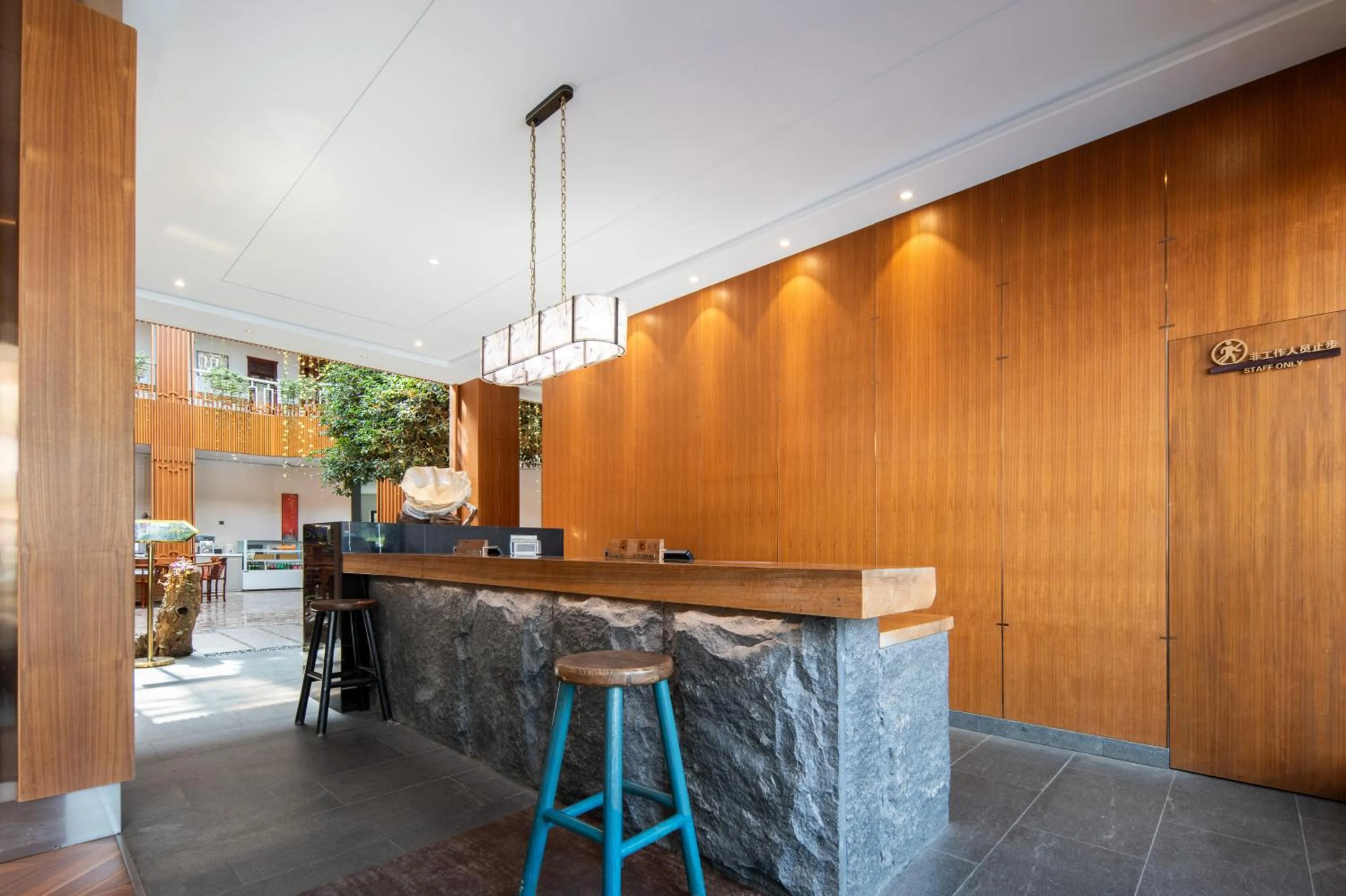 Lobby or reception in Huama SSAW Hotel Lijiang