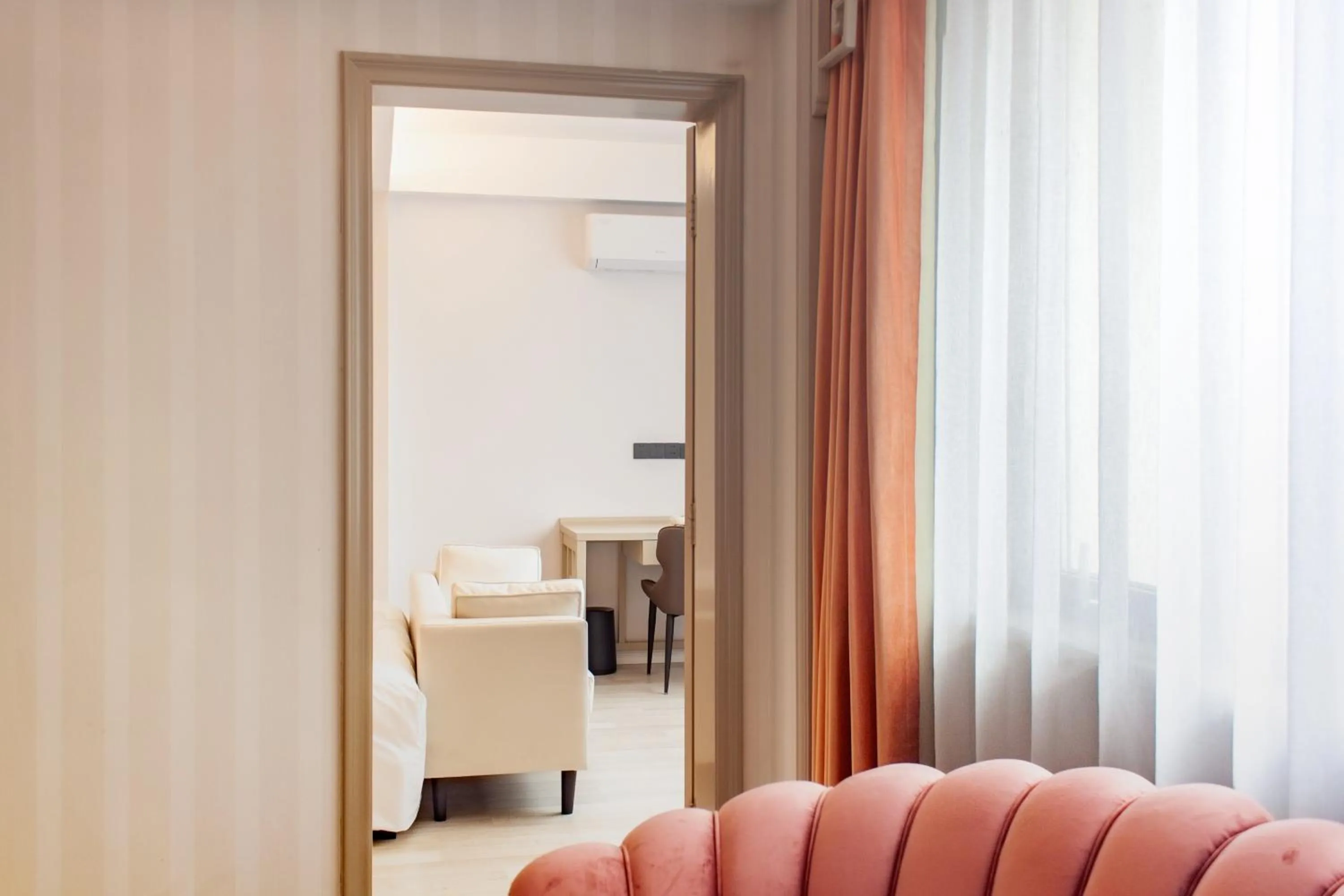 Seating area in Huama SSAW Hotel Lijiang