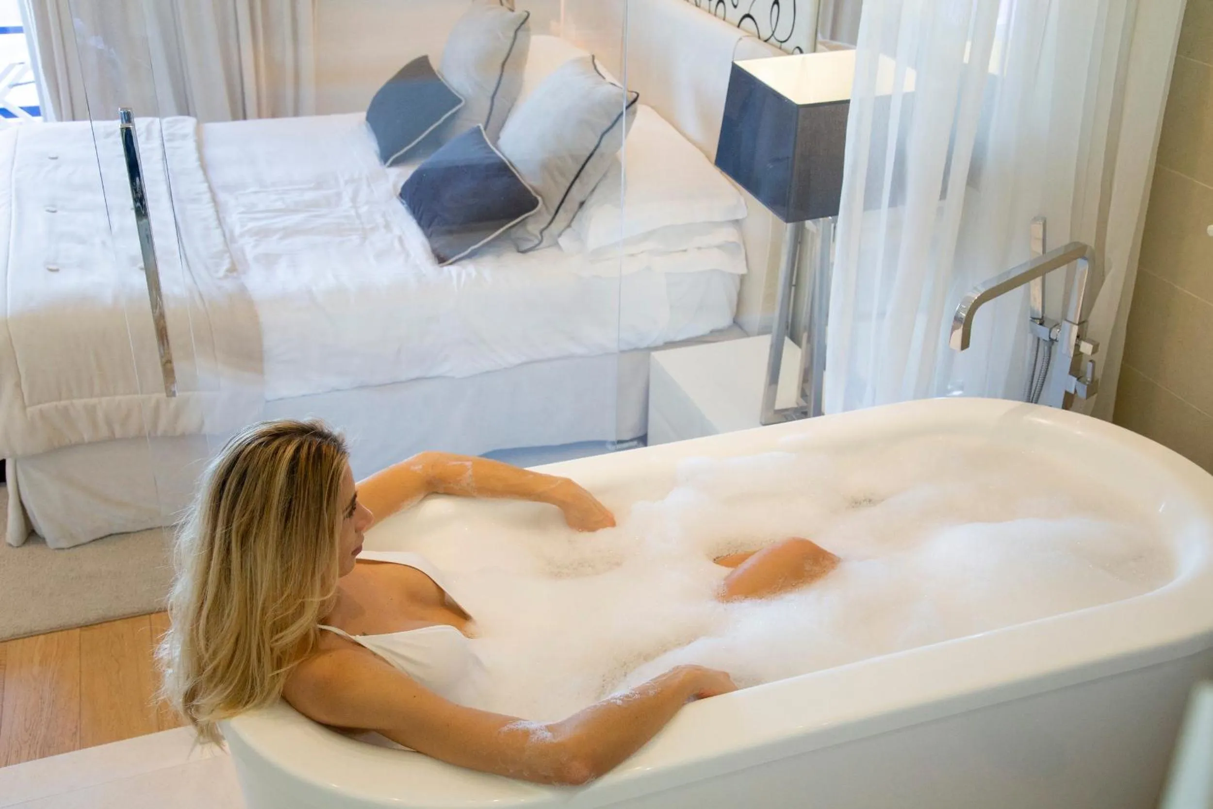 Bath, Bed in Hotel Lungomare