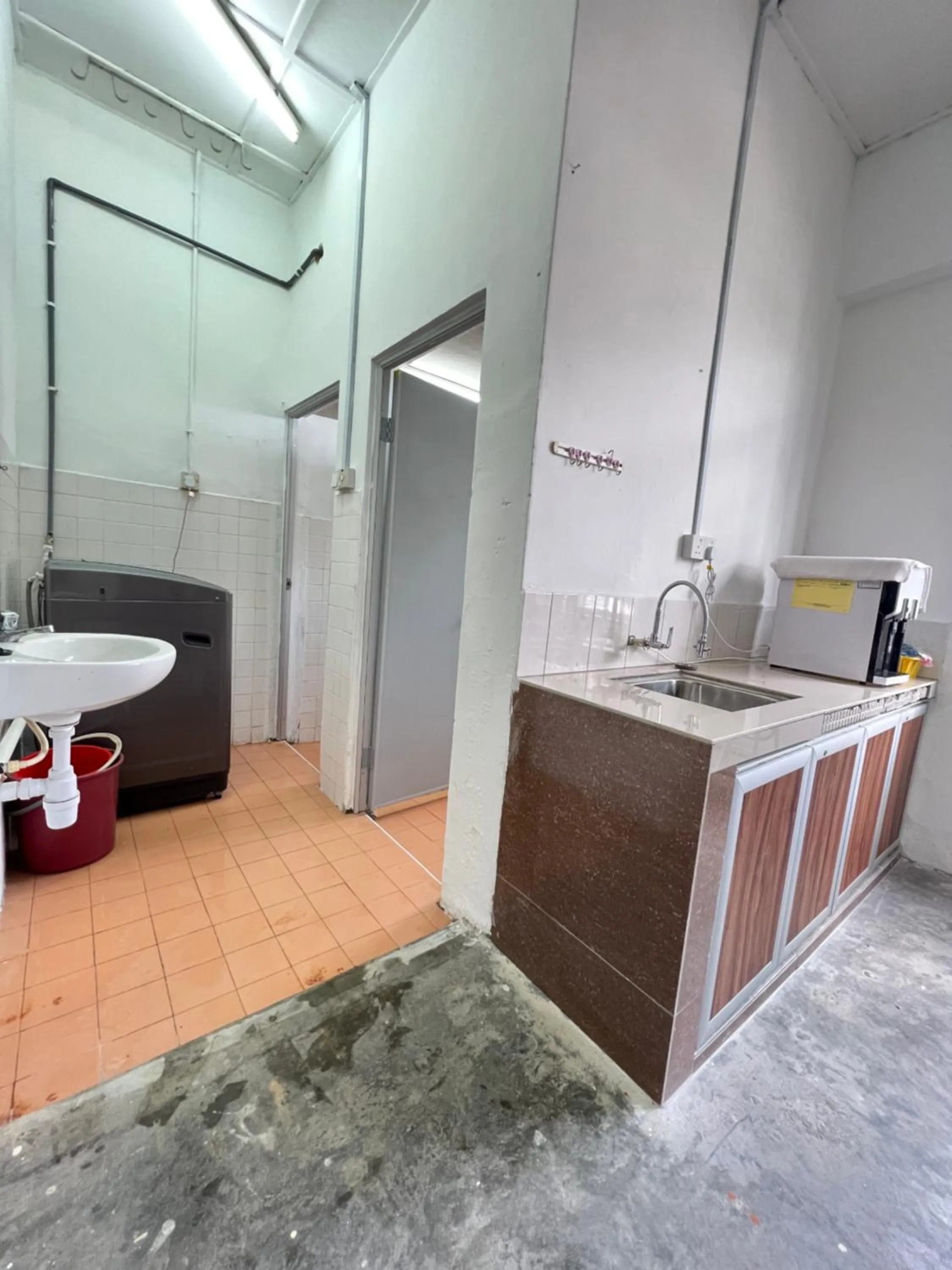 Shower in Jiaxin Dormitory - Puteri Wangsa 家馨旅舍