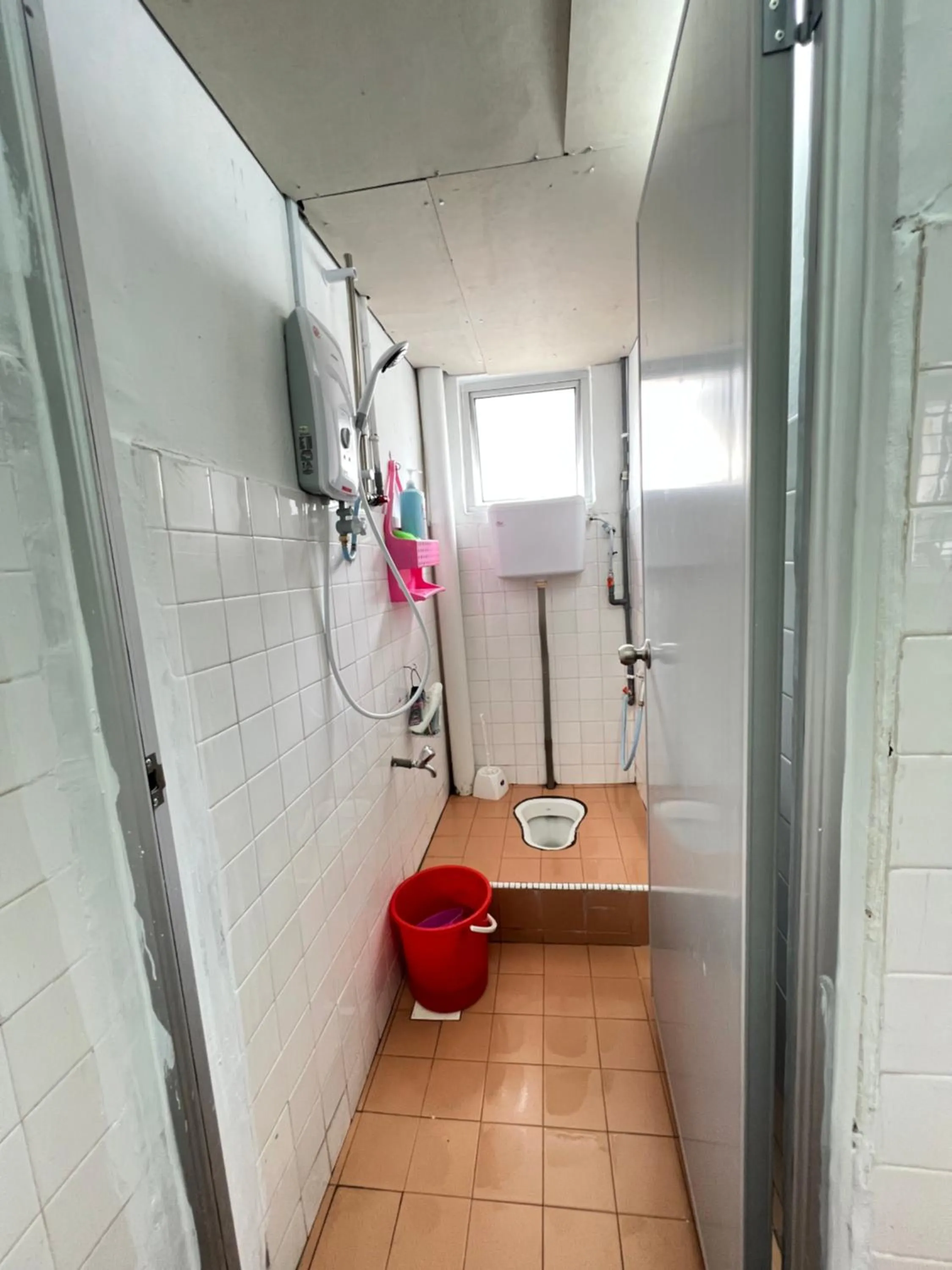 Shower in Jiaxin Dormitory - Puteri Wangsa 家馨旅舍