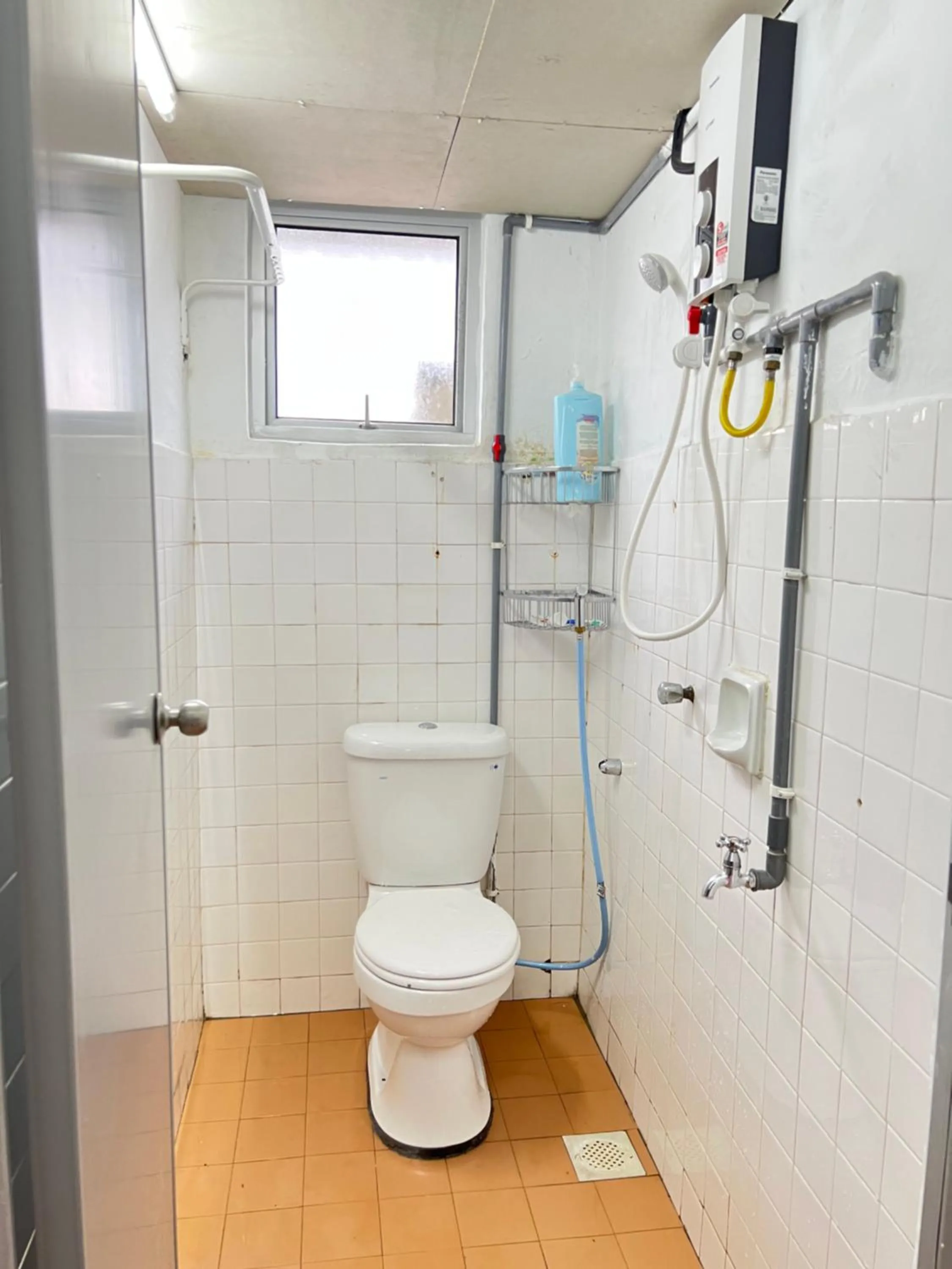 Shower in Jiaxin Dormitory - Puteri Wangsa 家馨旅舍