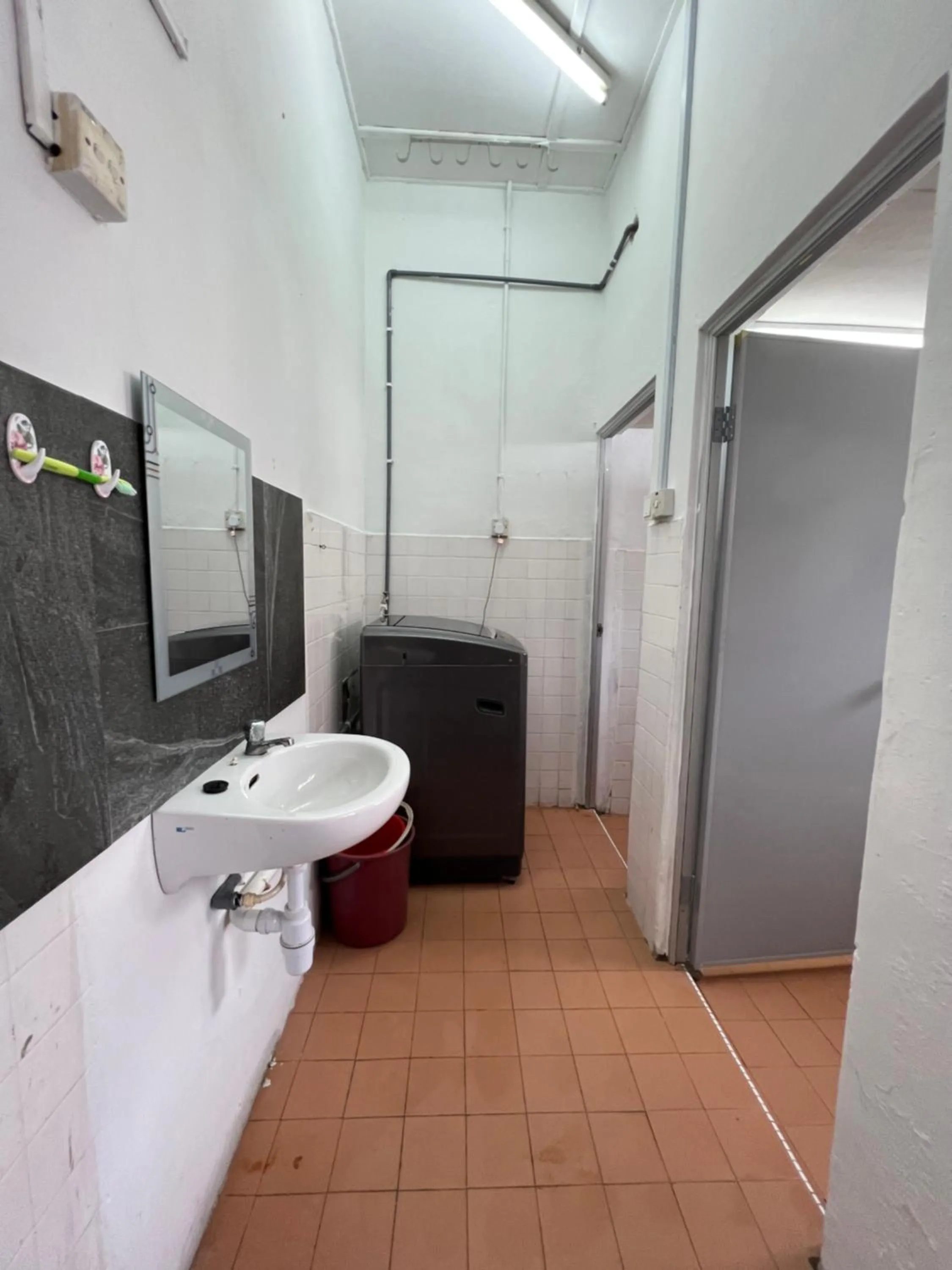 Shower in Jiaxin Dormitory - Puteri Wangsa 家馨旅舍