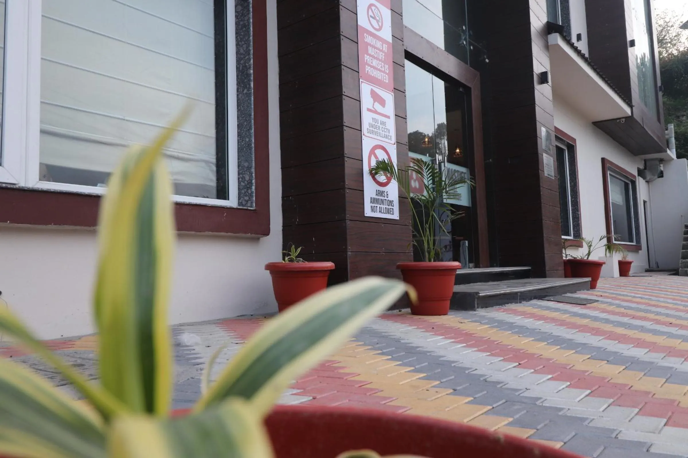 Facade/entrance in Mastiff Hotel, Dalhousie