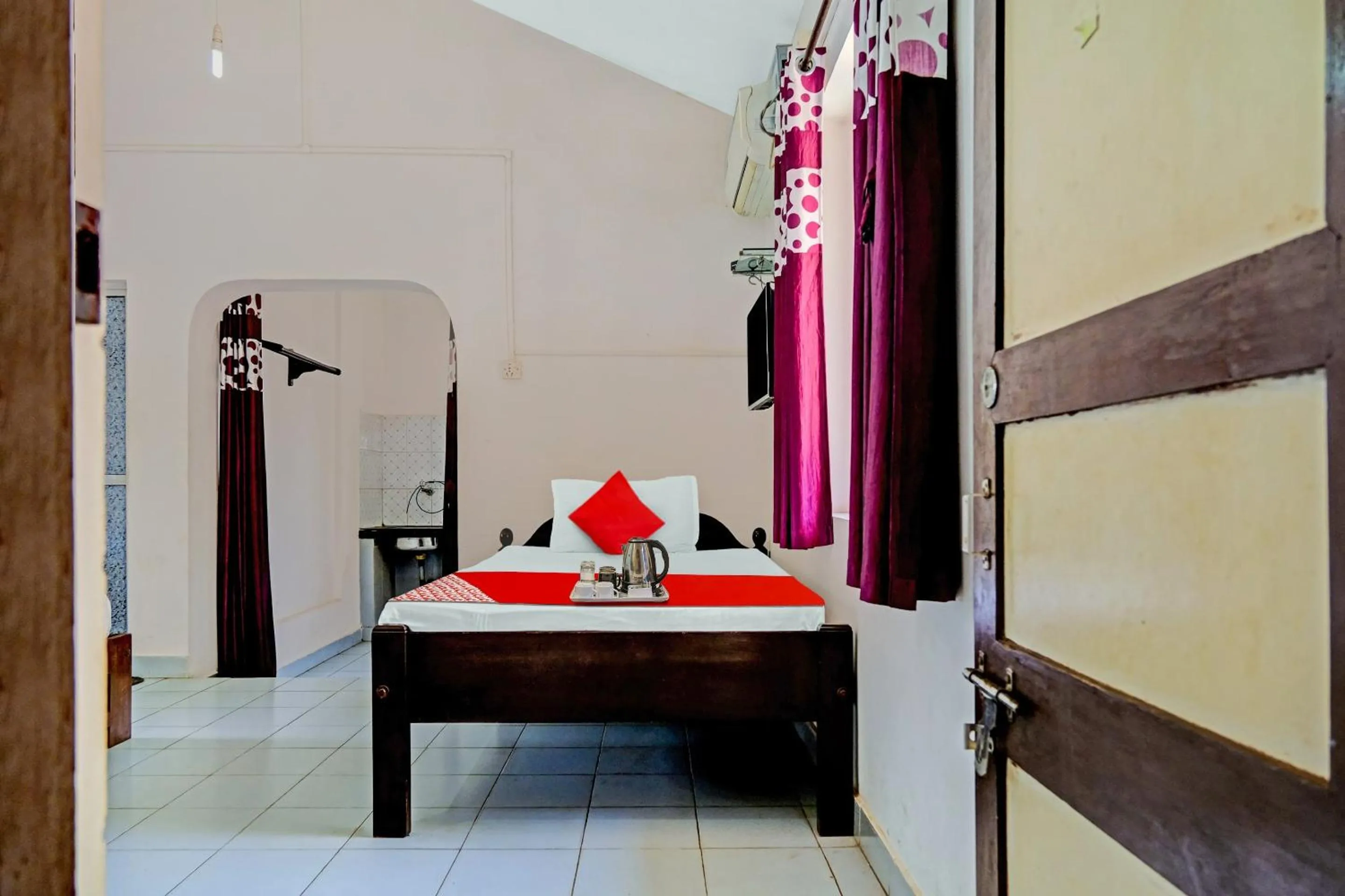 Bedroom in Hotel O Cathsil Cottages