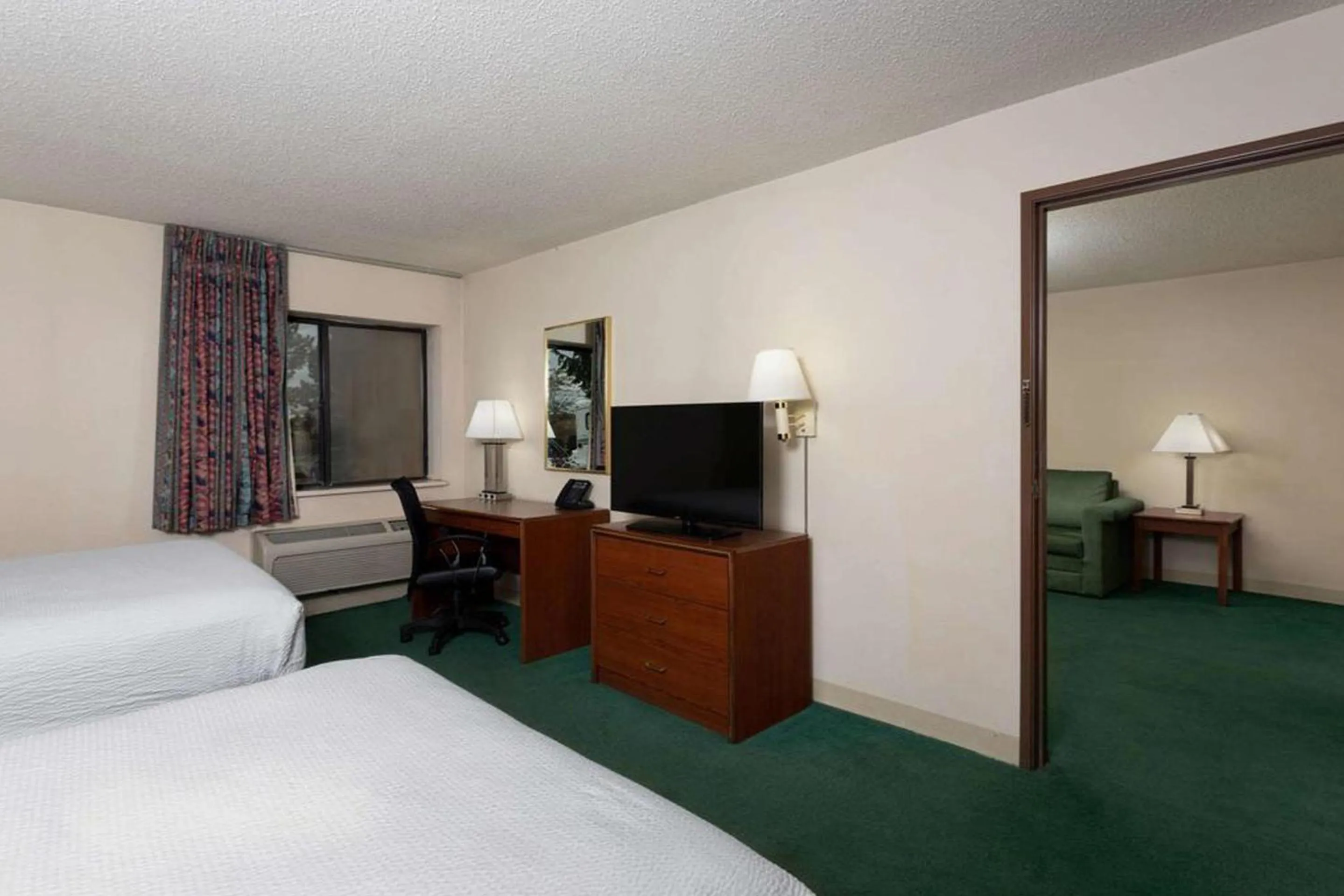 Living room, TV/Entertainment Center in Norwood Inn & Suites Indianapolis East Post Drive