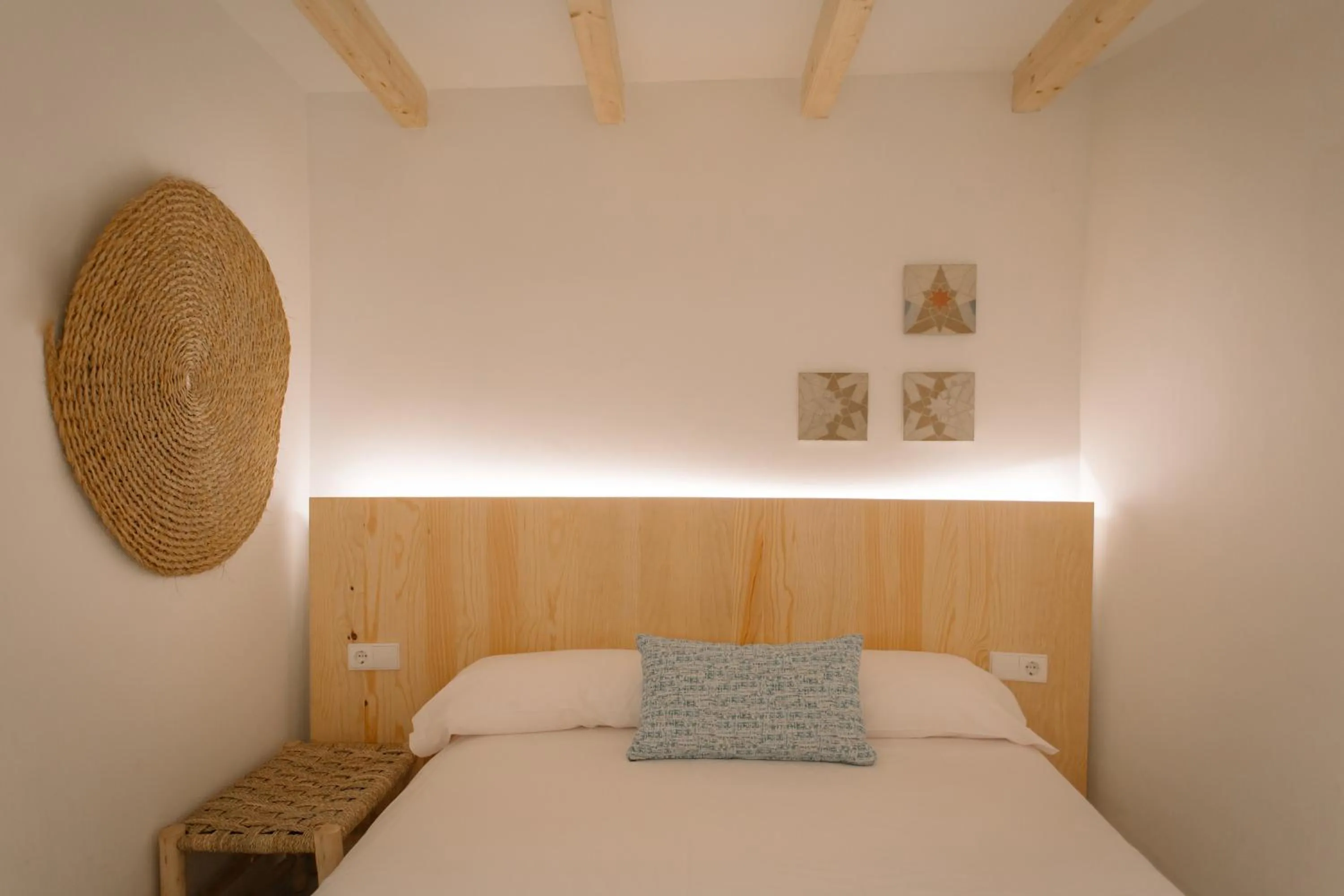 Bedroom, Bed in Mayor 36 by Seaward Suites