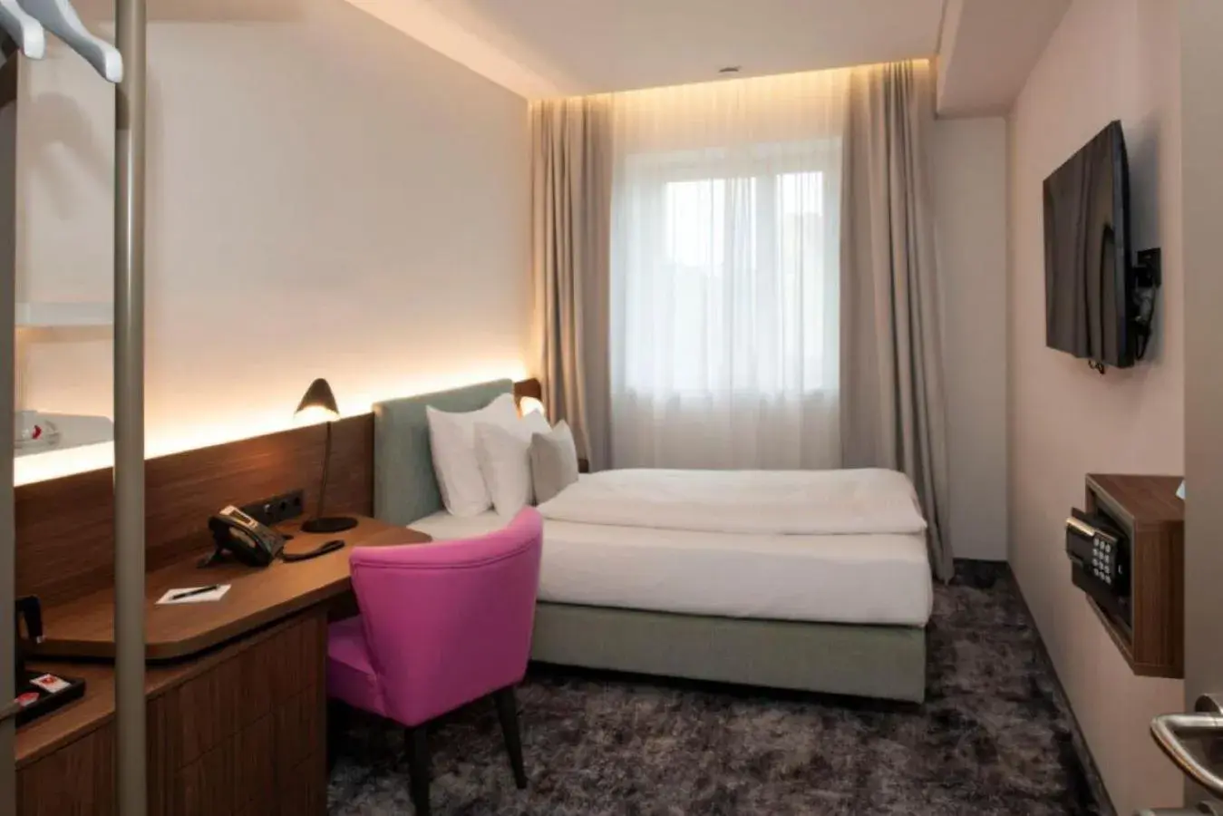 Standard Single Room - single occupancy in Hotel Le Parc Standard Single Room - single occupancy in Hotel Le Parc