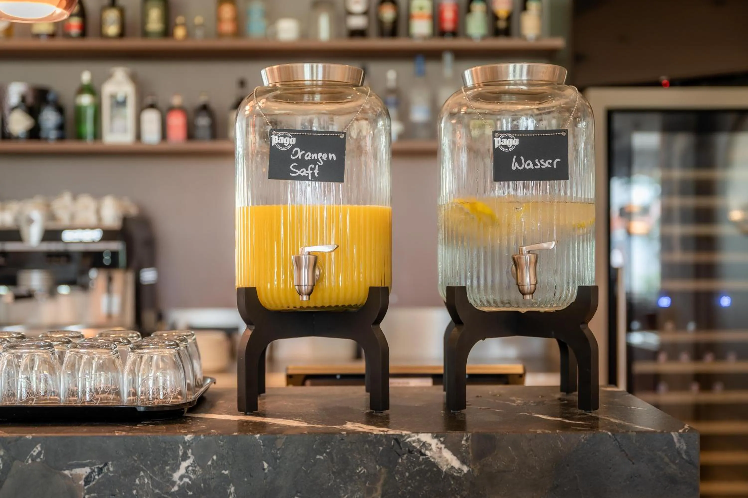 Restaurant/places to eat in Hotel Le Parc