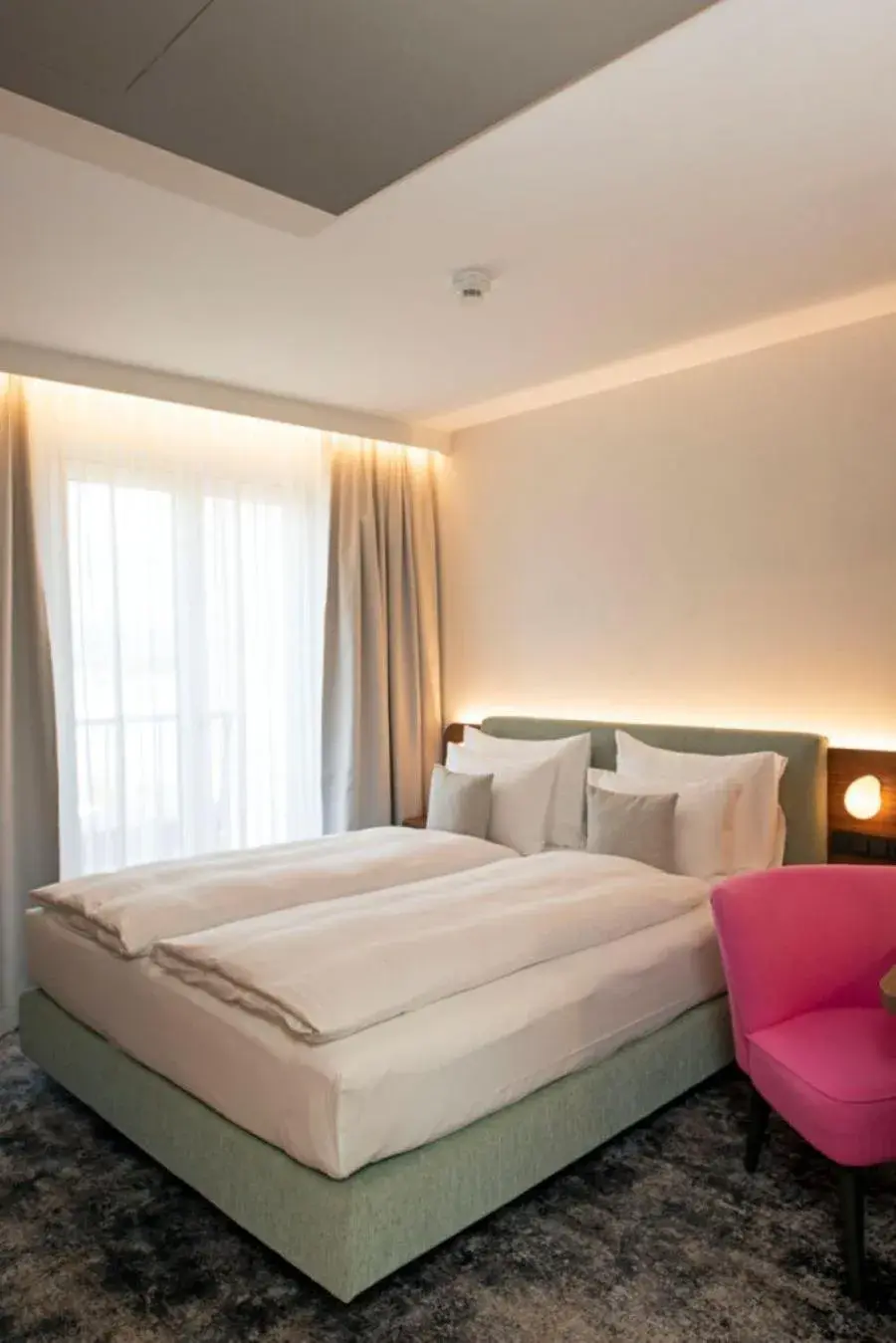 Superior King Room with Garden View - single occupancy in Hotel Le Parc Superior King Room with Garden View - single occupancy in Hotel Le Parc