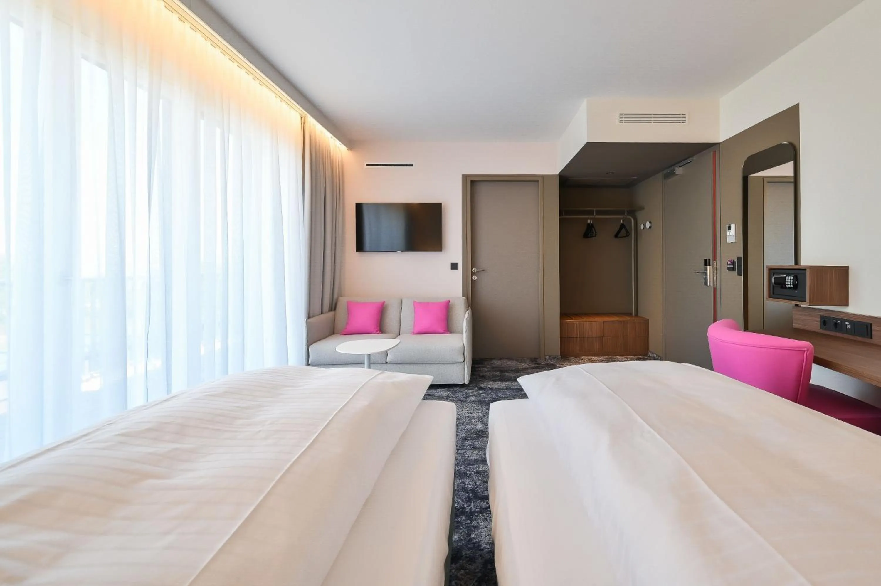 Photo of the whole room, Bed in Hotel Le Parc