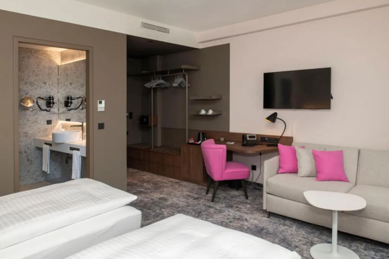 Photo of the whole room, Bed in Hotel Le Parc