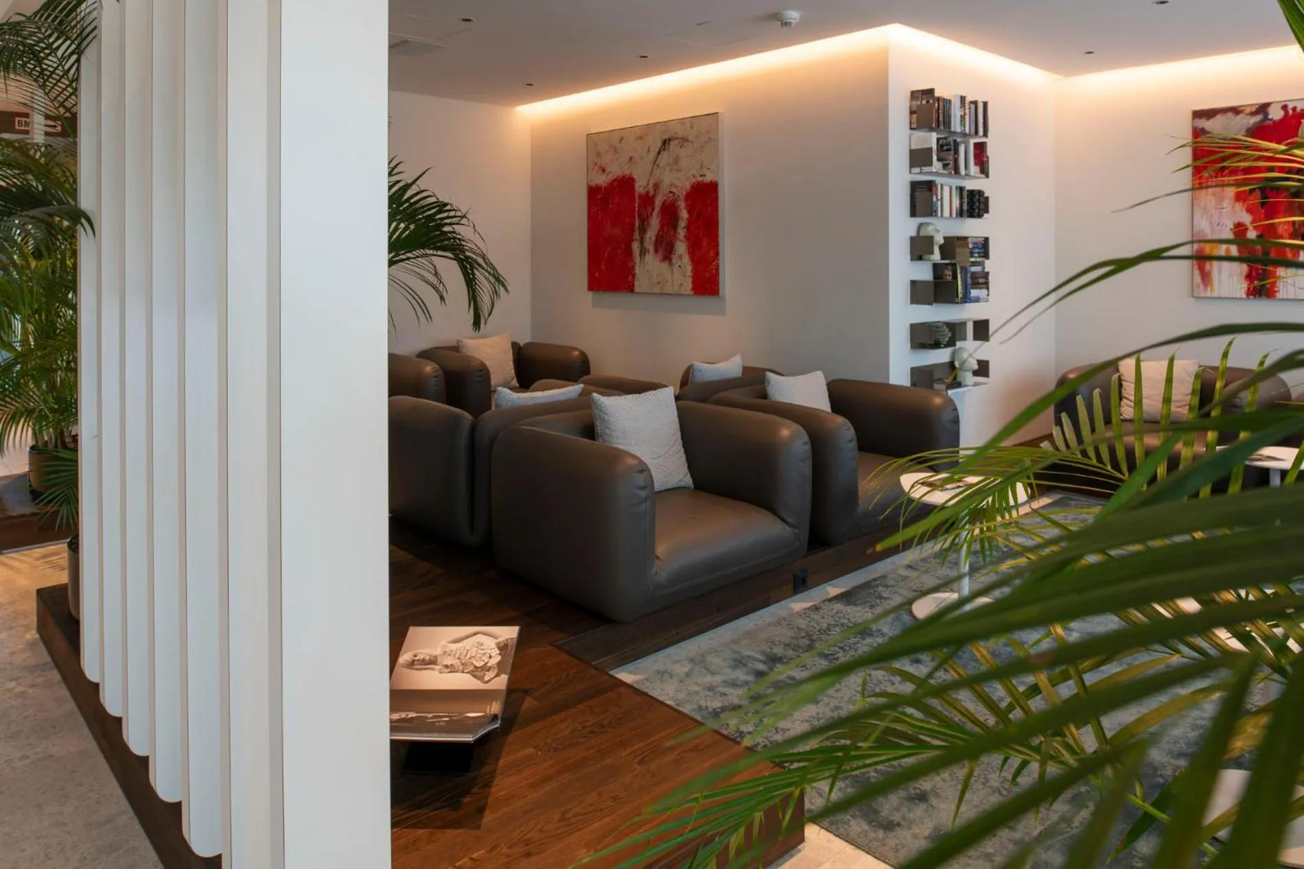 Communal lounge/ TV room in Hotel Le Parc