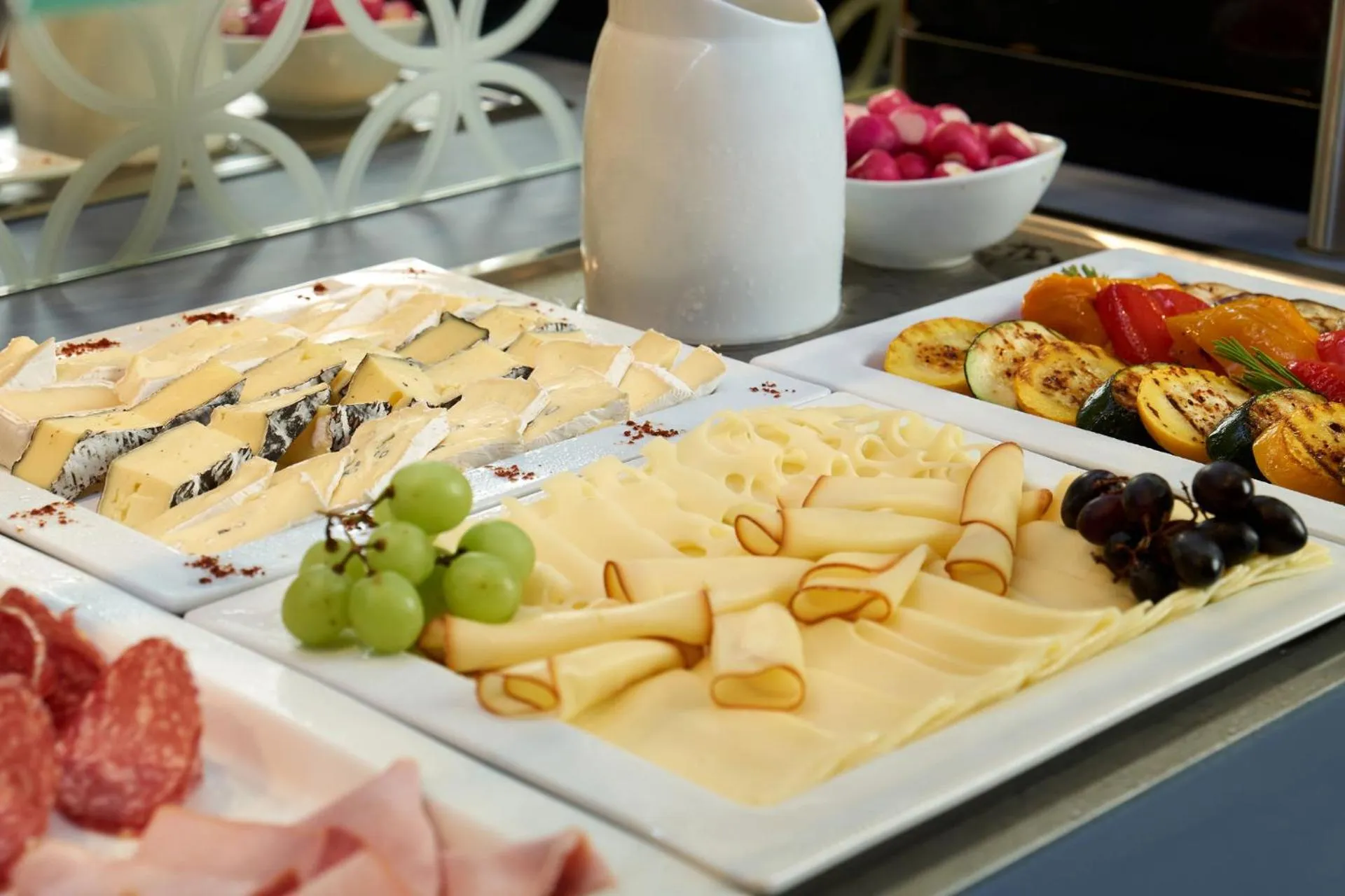 Restaurant/places to eat in Hotel Le Parc