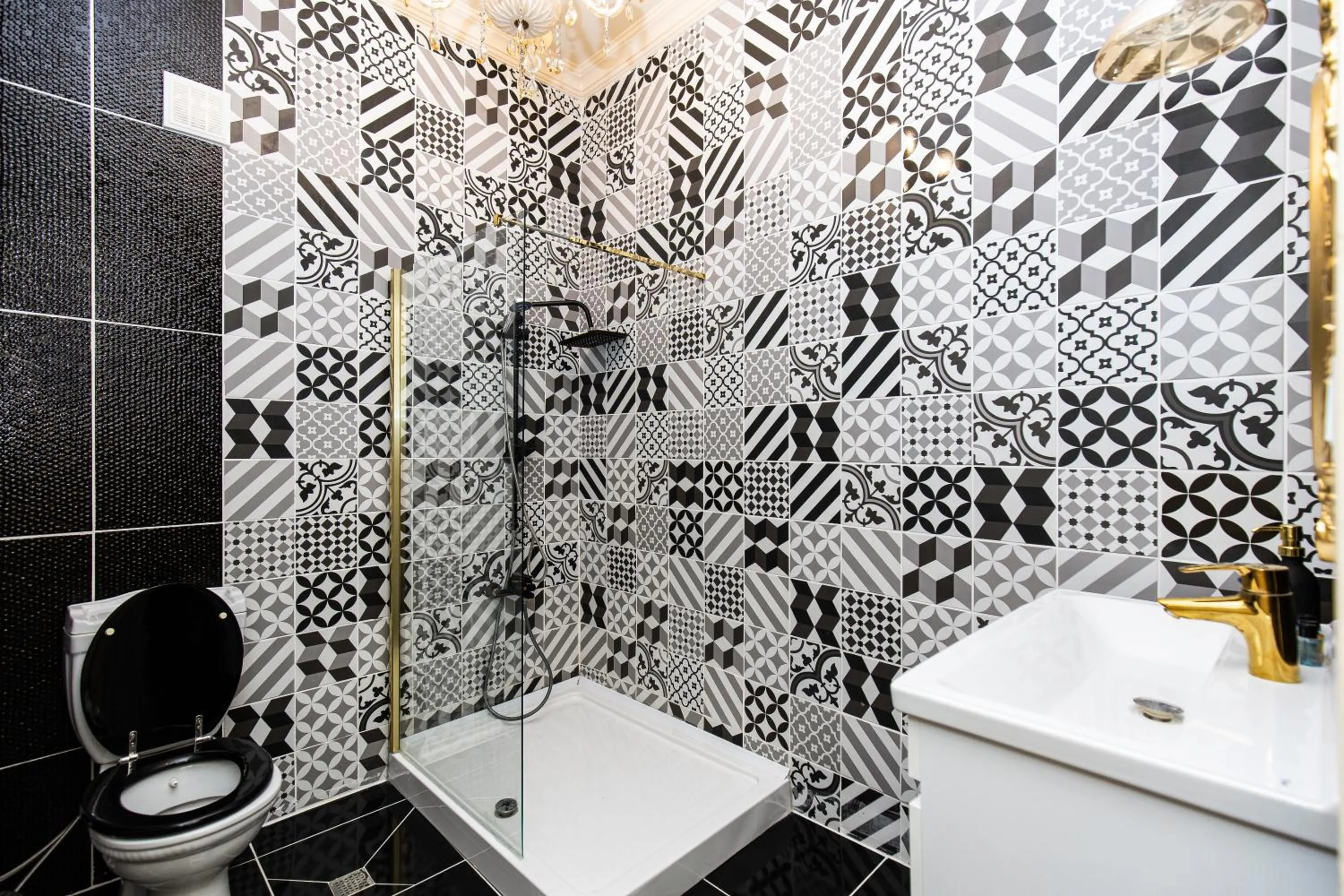 Bathroom in No16 Ada