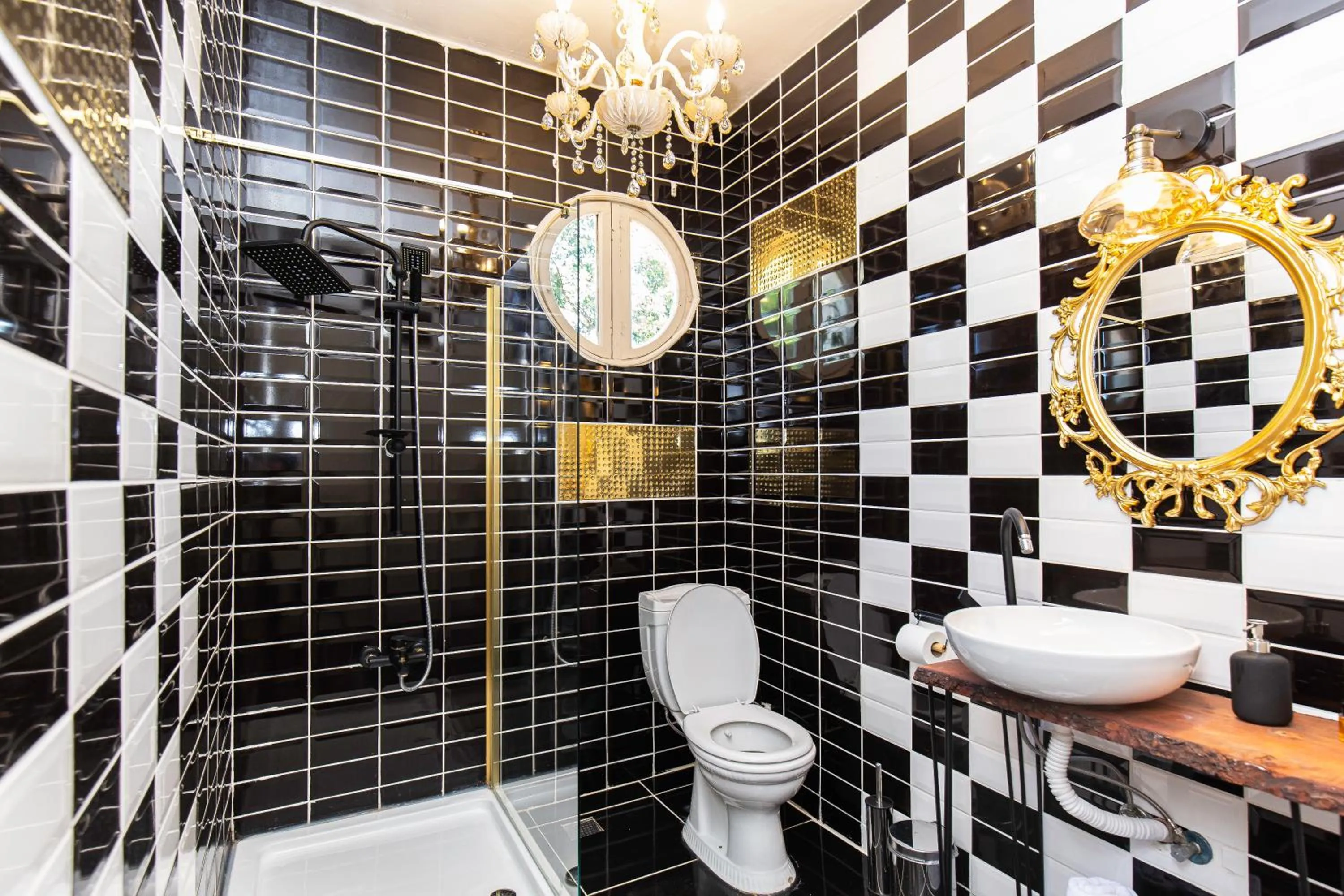 Bathroom in No16 Ada