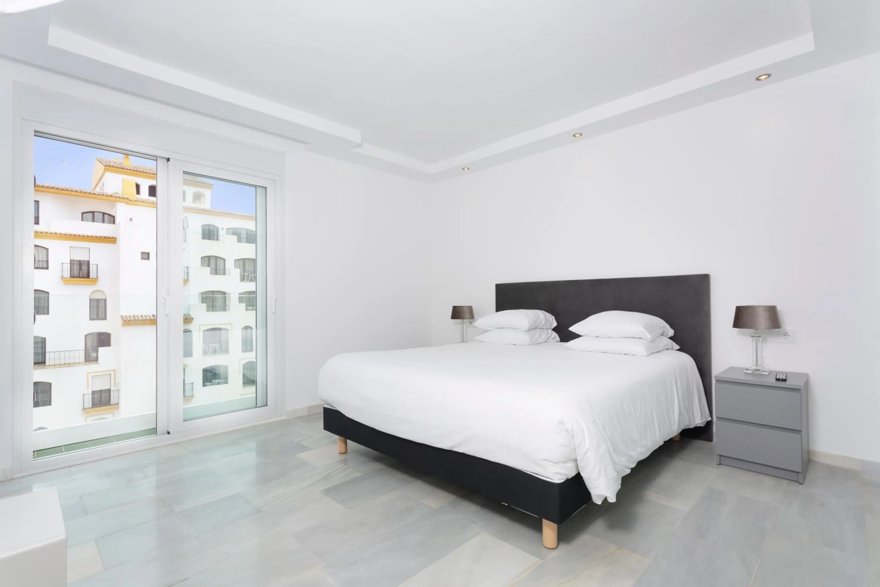 Bed in B51 Executive Flats Marbella