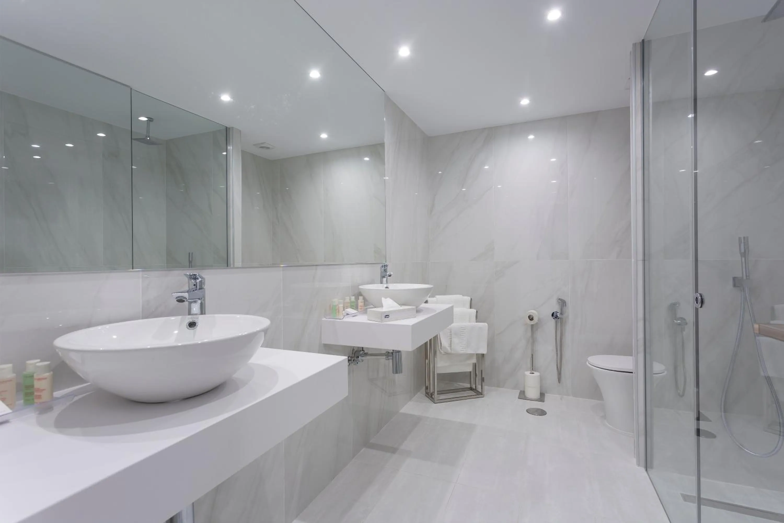 Shower in B51 Executive Flats Marbella