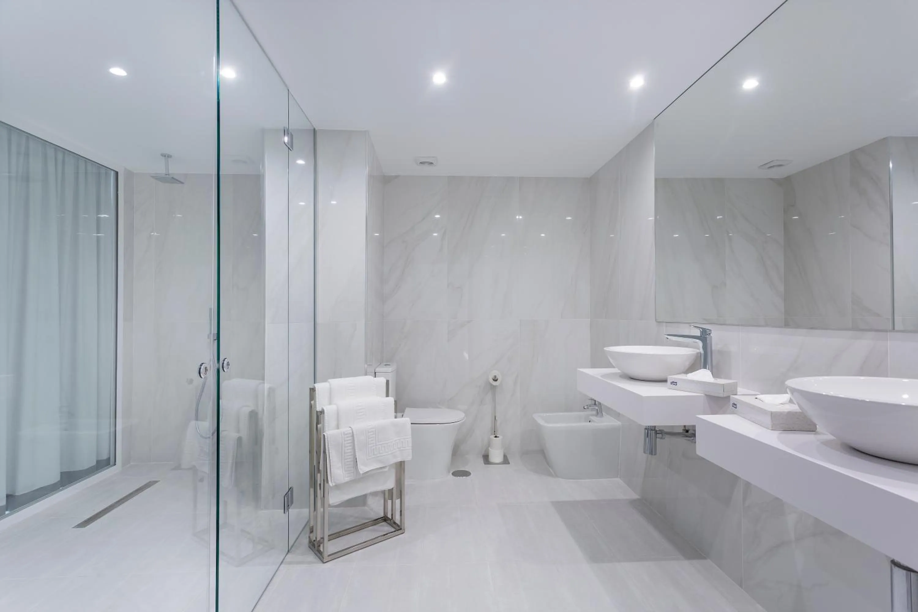 Shower in B51 Executive Flats Marbella