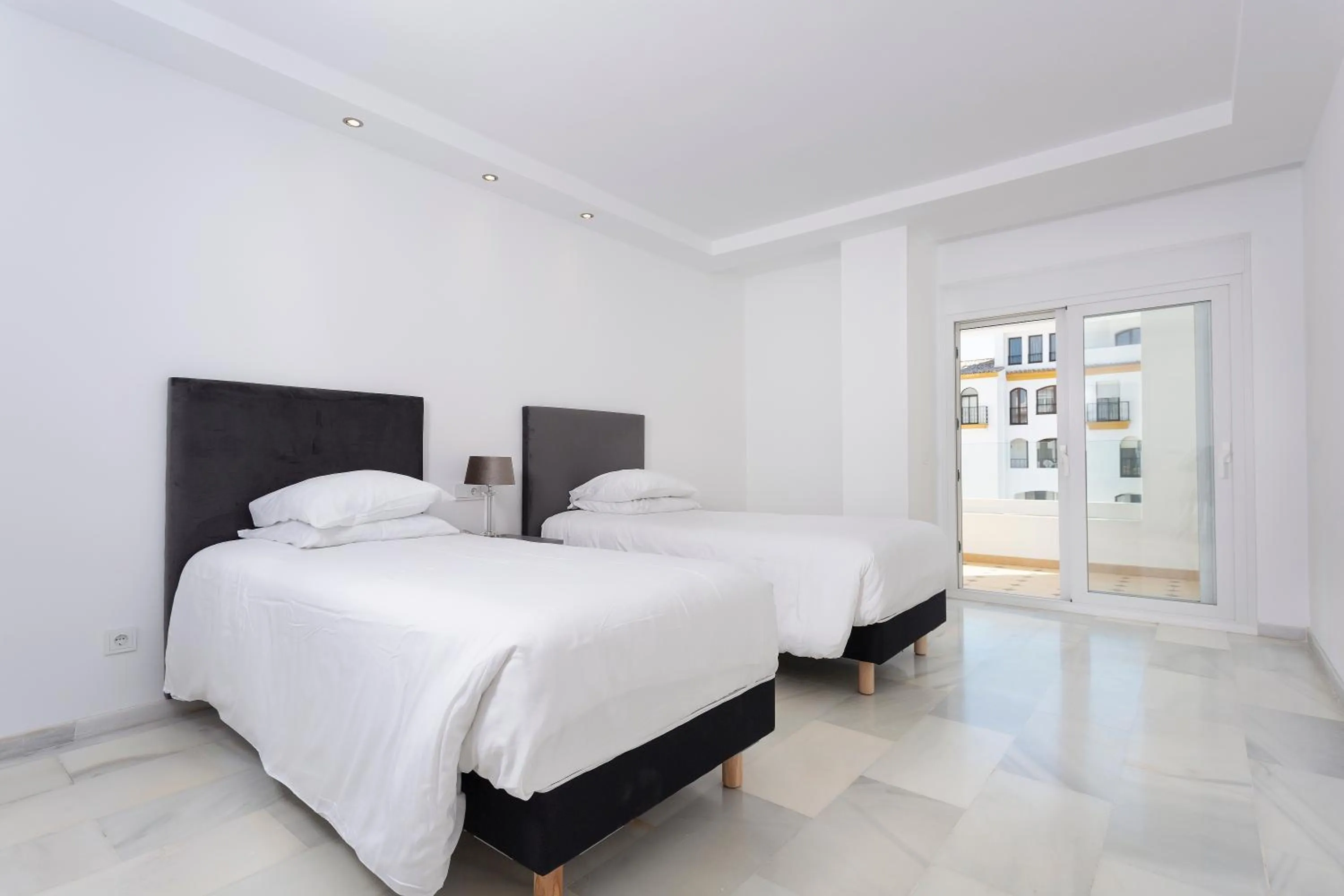 Bed in B51 Executive Flats Marbella