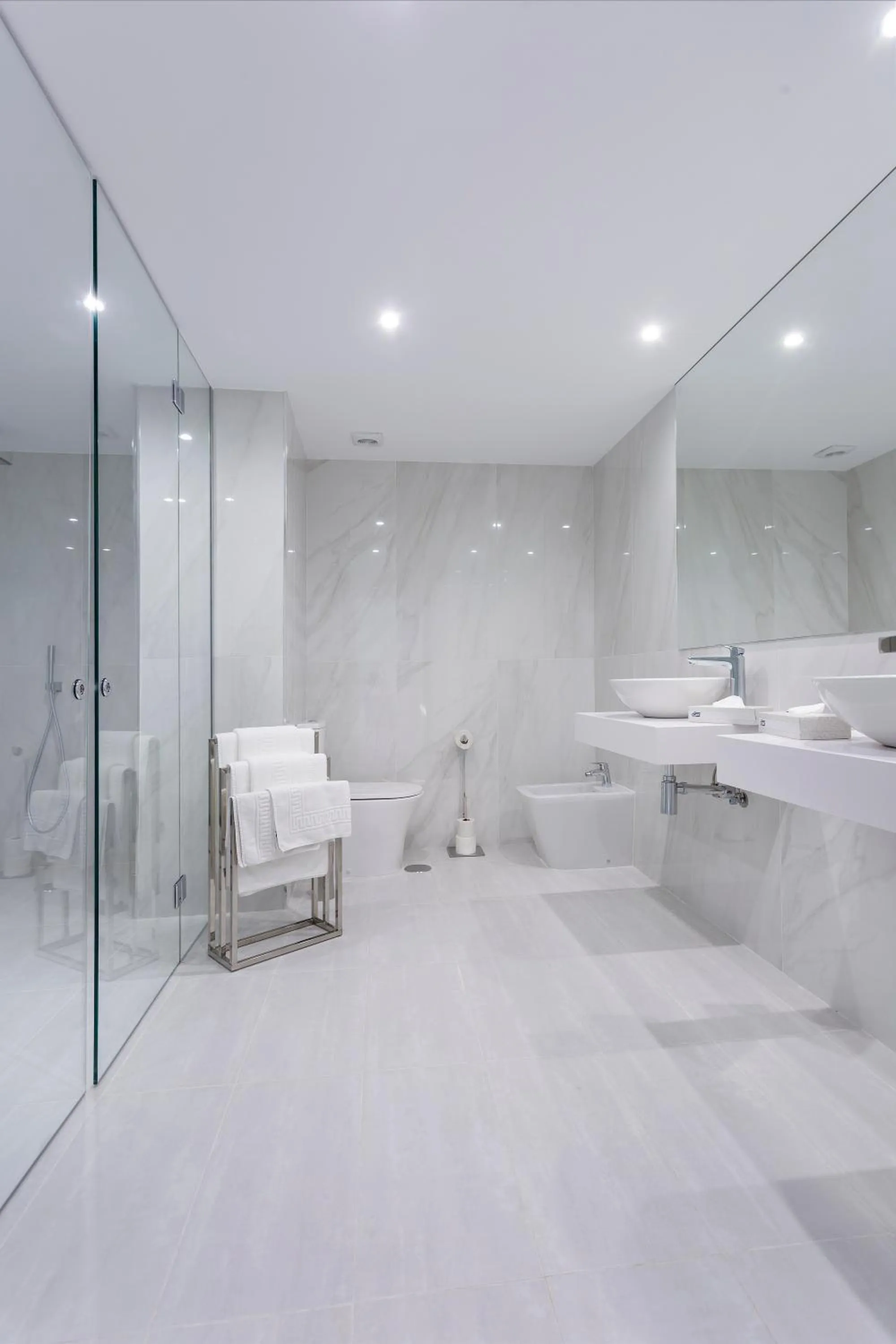 Shower in B51 Executive Flats Marbella