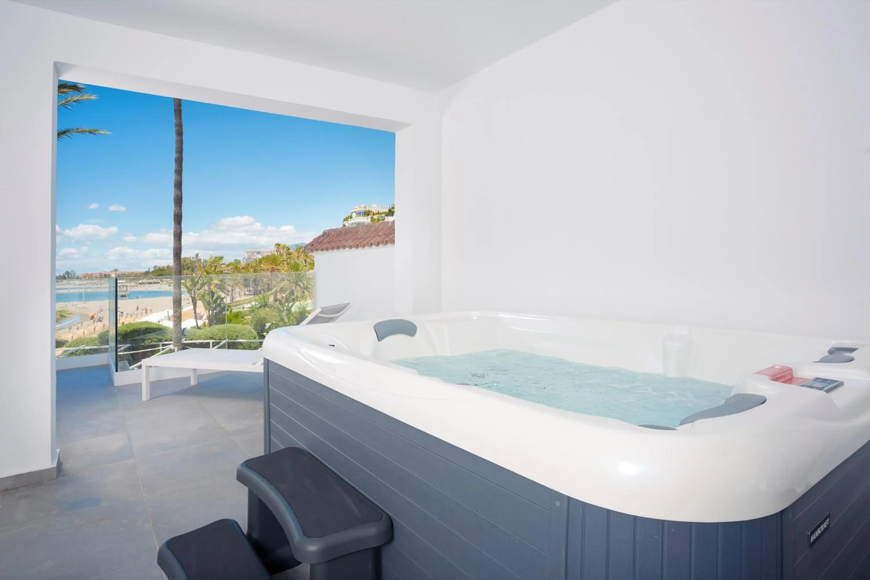 Hot Tub in B51 Executive Flats Marbella