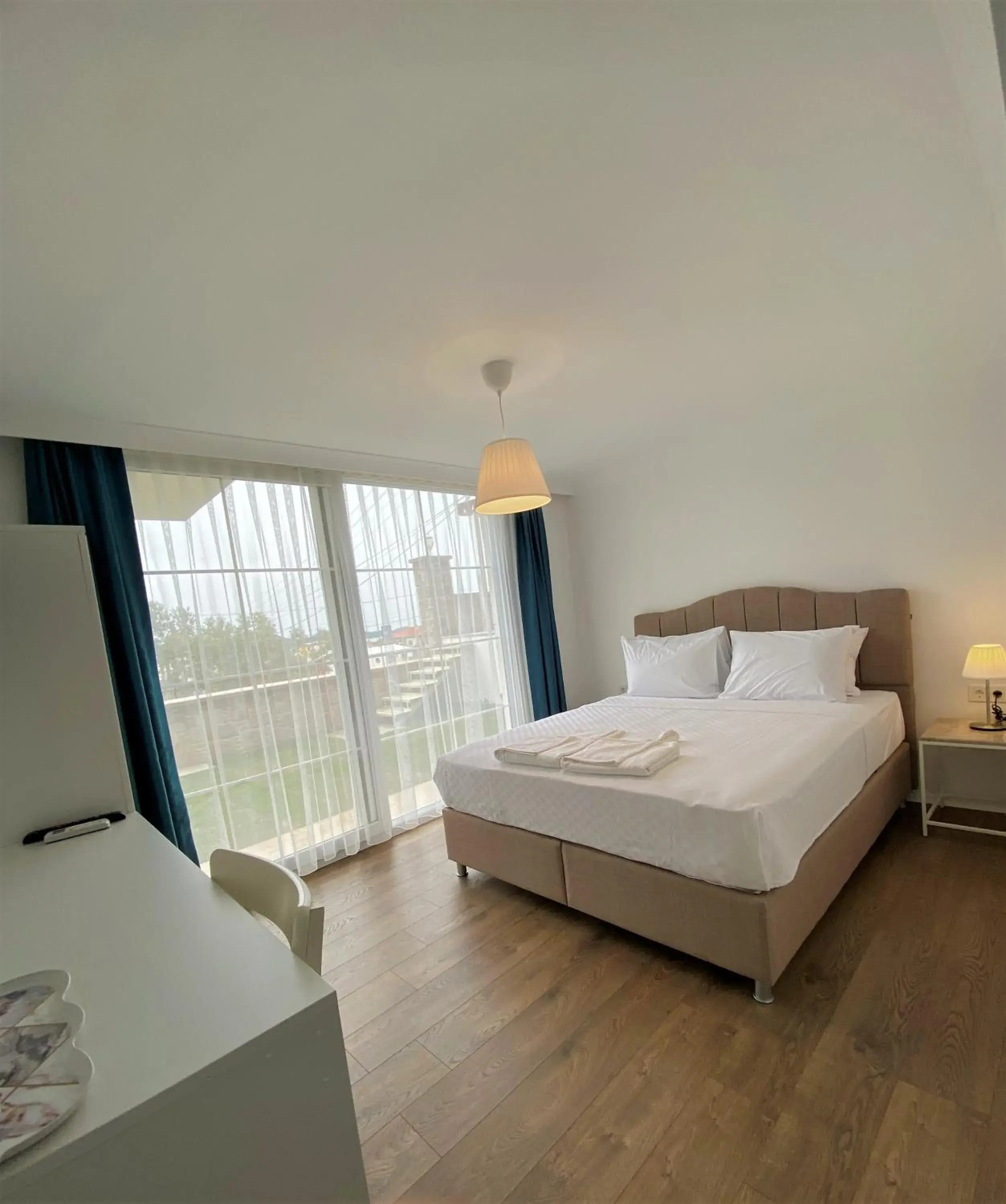 Double Room with Garden View in Cunda Kordon Otel Double Room with Garden View in Cunda Kordon Otel