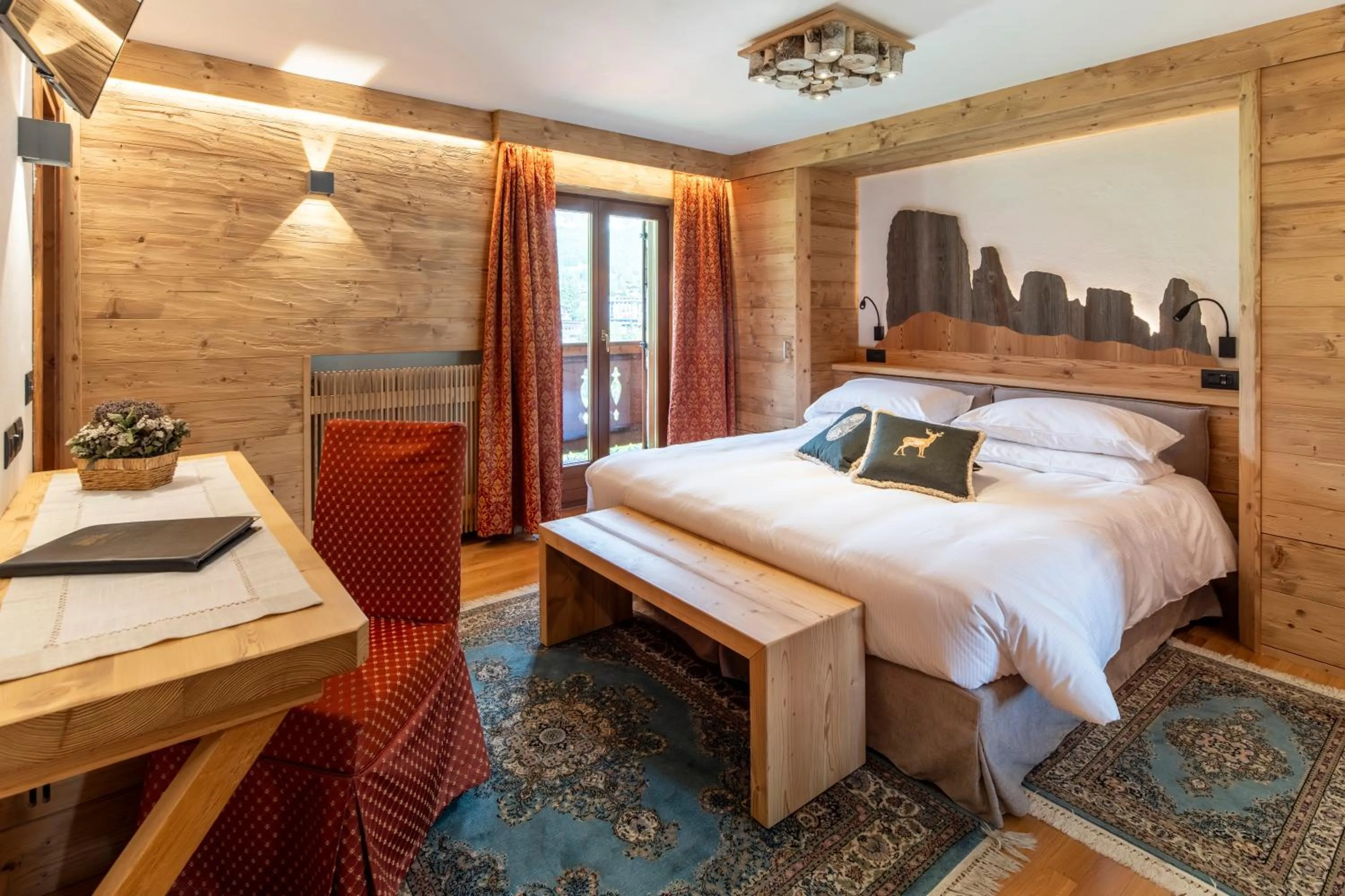 Bedroom, Bed in Hotel Columbia & Spa