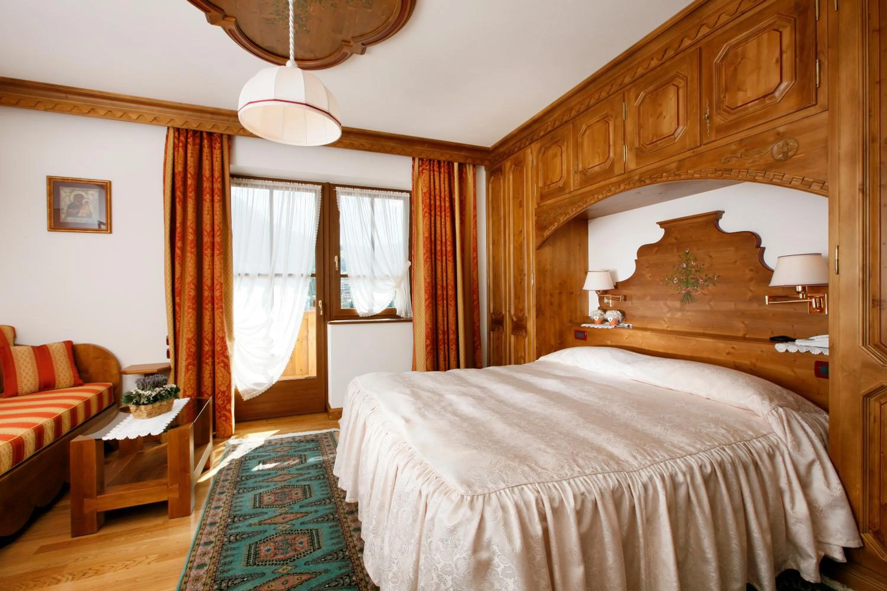 Photo of the whole room, Bed in Hotel Columbia & Spa